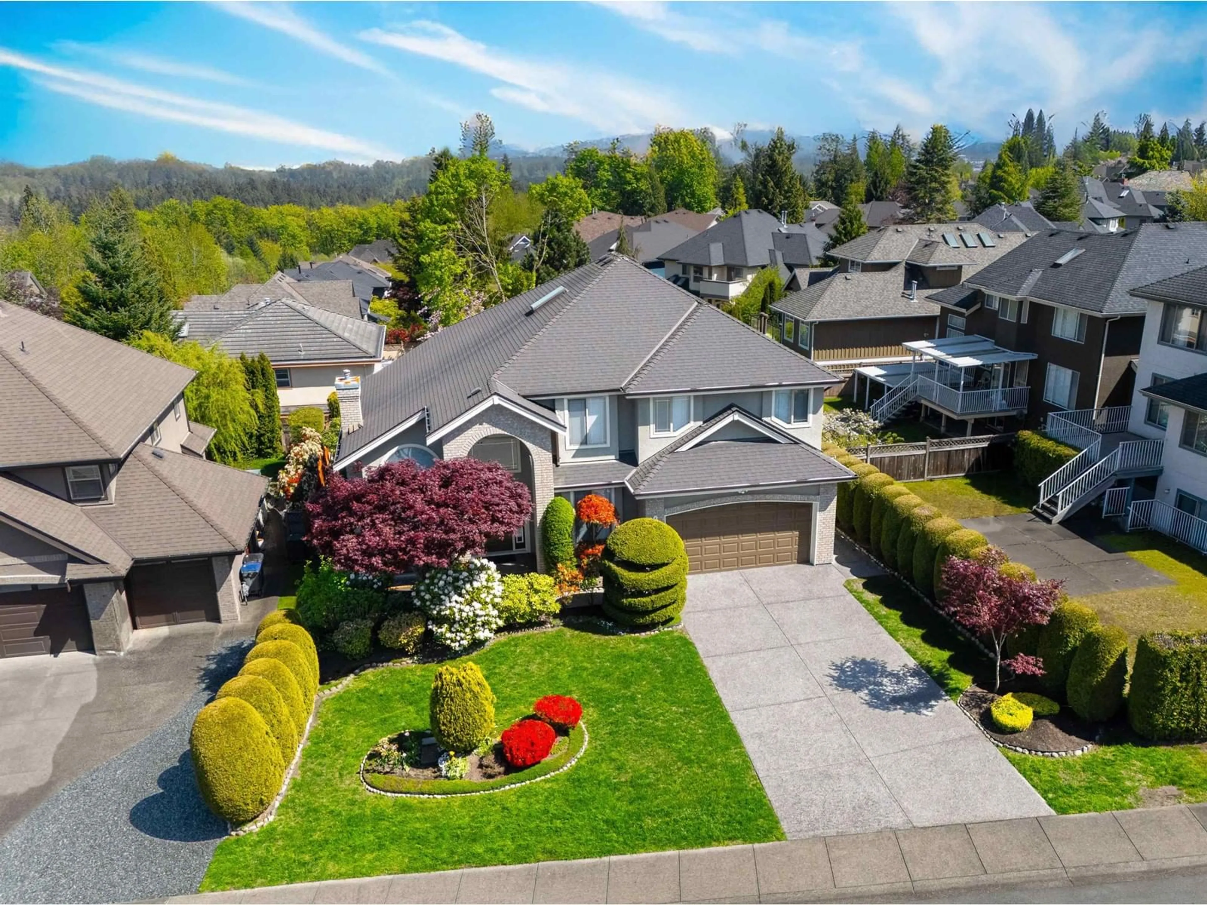 A pic from outside/outdoor area/front of a property/back of a property/a pic from drone, mountain view for 11178 163 STREET, Surrey British Columbia V4N4R7