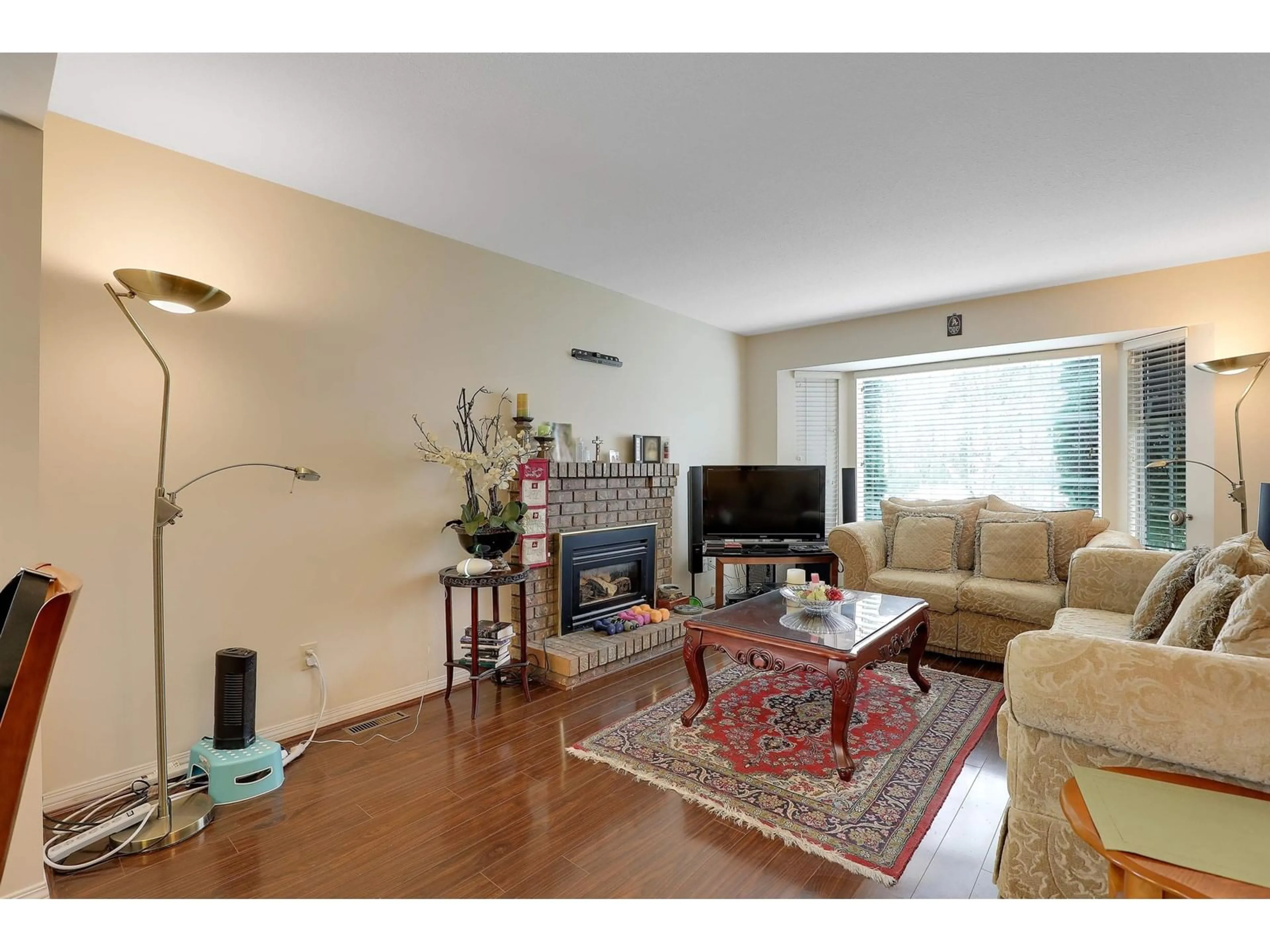 Living room with furniture, unknown for 8874 143A, Surrey British Columbia V3V7P8