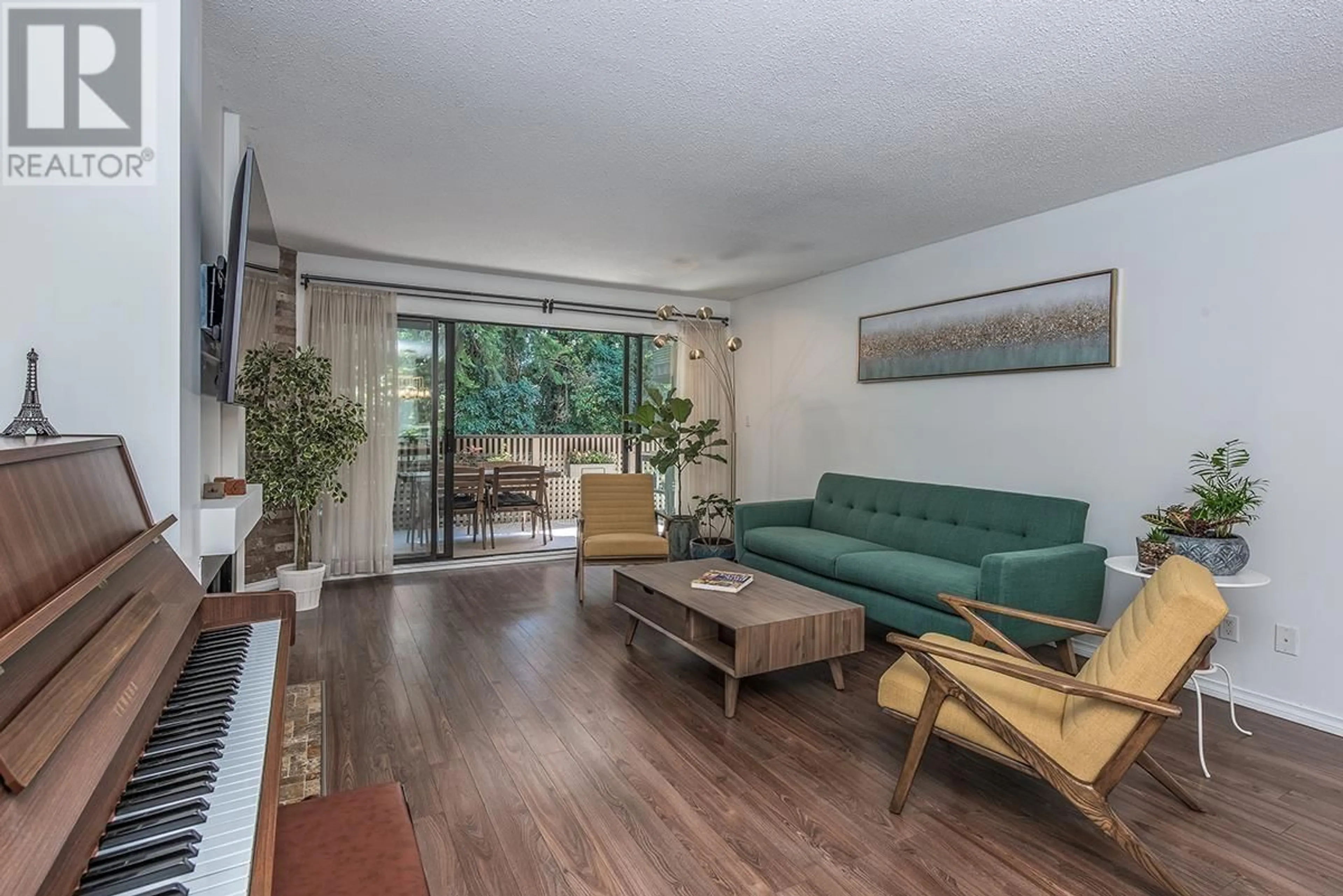 Living room with furniture, wood/laminate floor for 206 - 3191 MOUNTAIN HIGHWAY, North Vancouver British Columbia V7K2H4