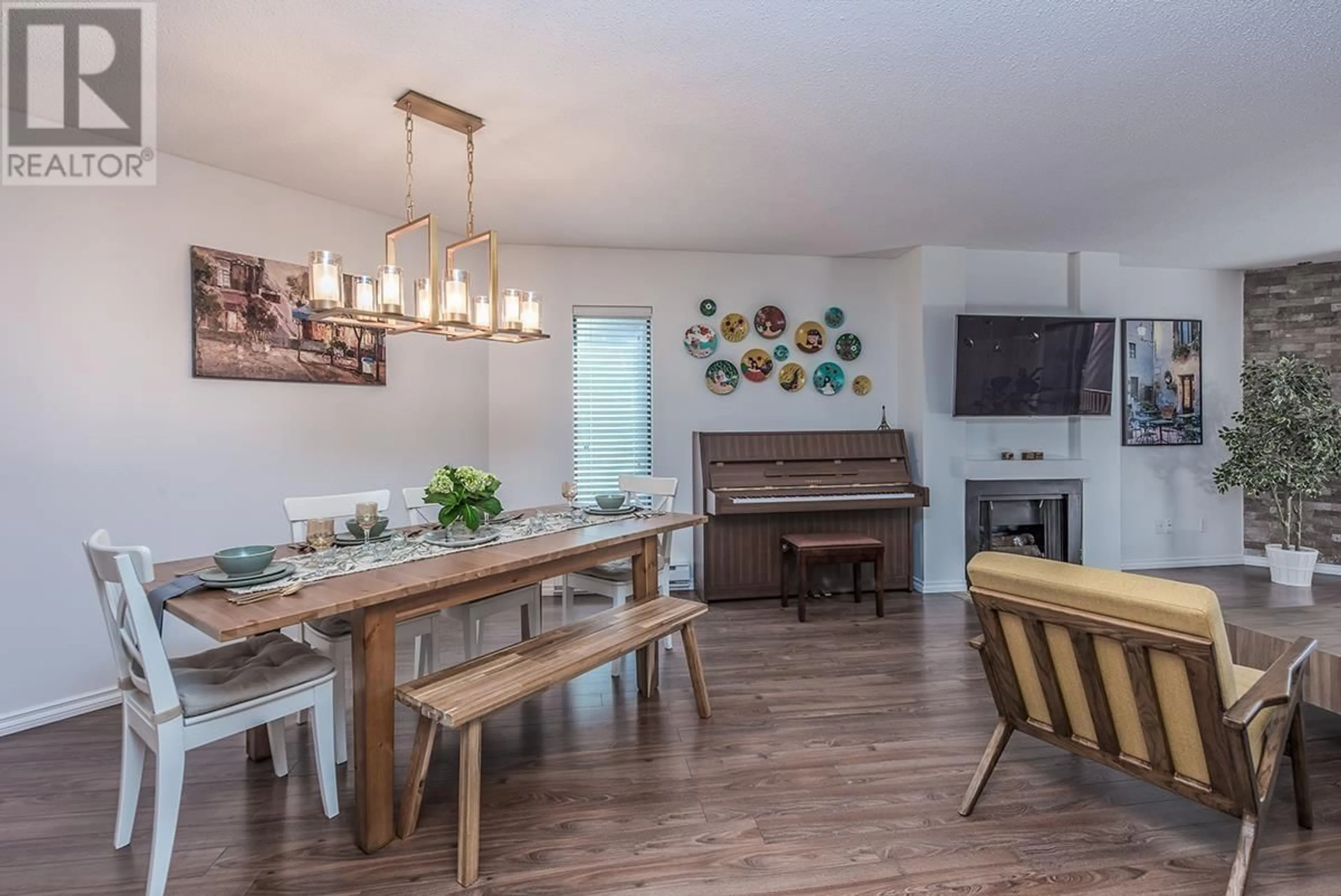 Dining room, wood/laminate floor for 206 - 3191 MOUNTAIN HIGHWAY, North Vancouver British Columbia V7K2H4