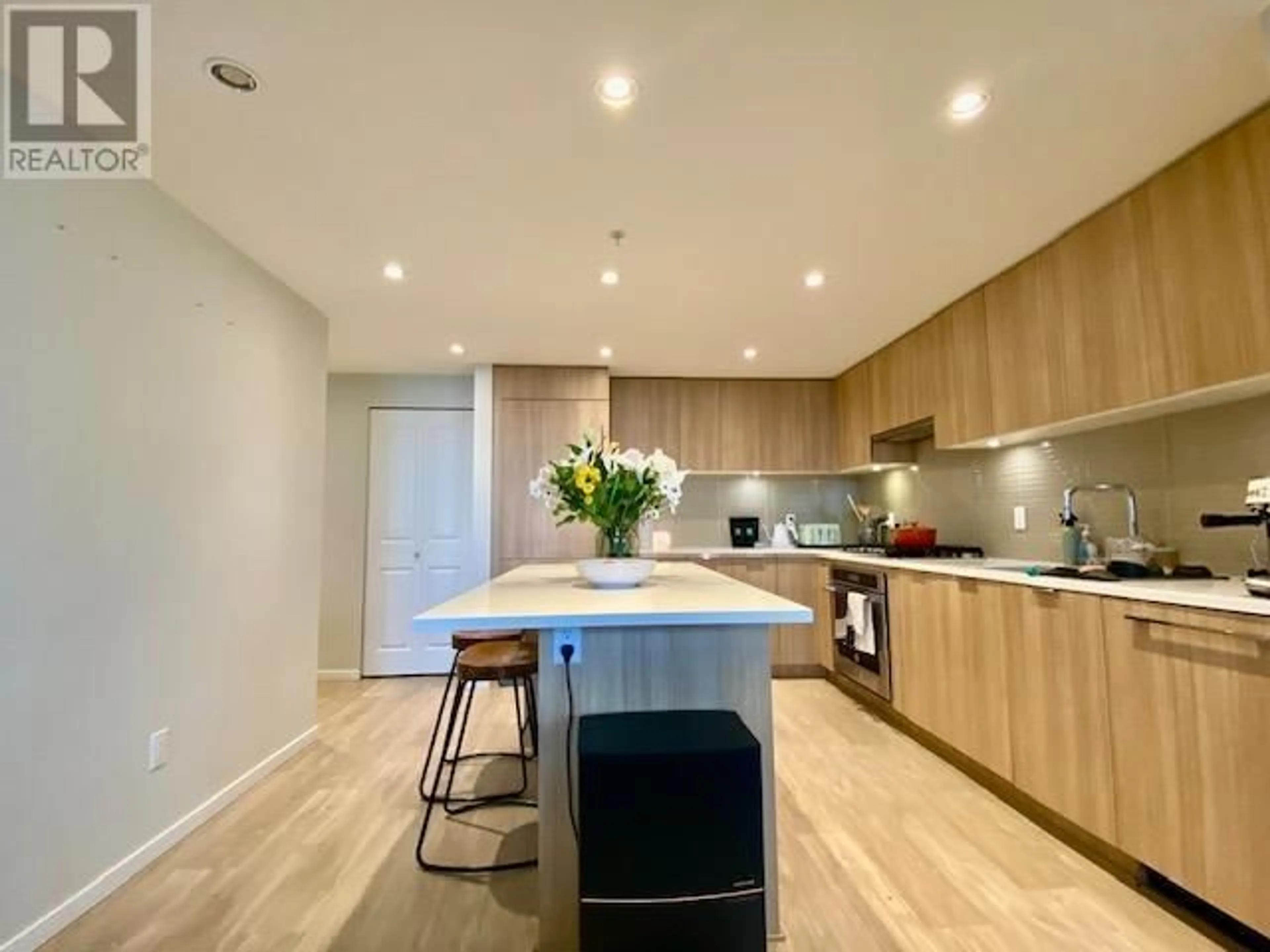 Open concept kitchen, wood/laminate floor for 2903 - 6638 DUNBLANE AVENUE, Burnaby British Columbia V5H0G8