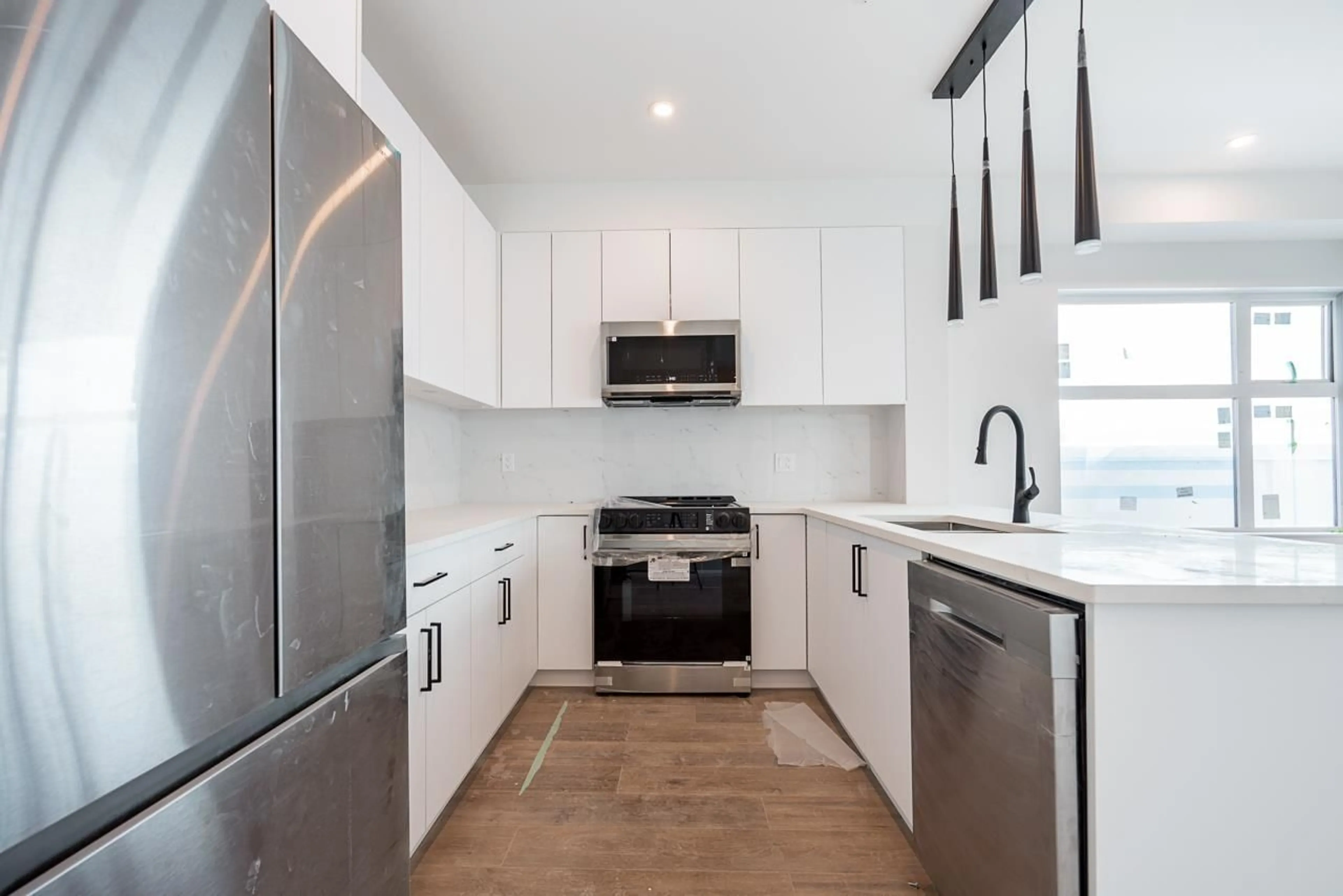 Standard kitchen, unknown for 503 - 185 175A, Surrey British Columbia V0V0V0