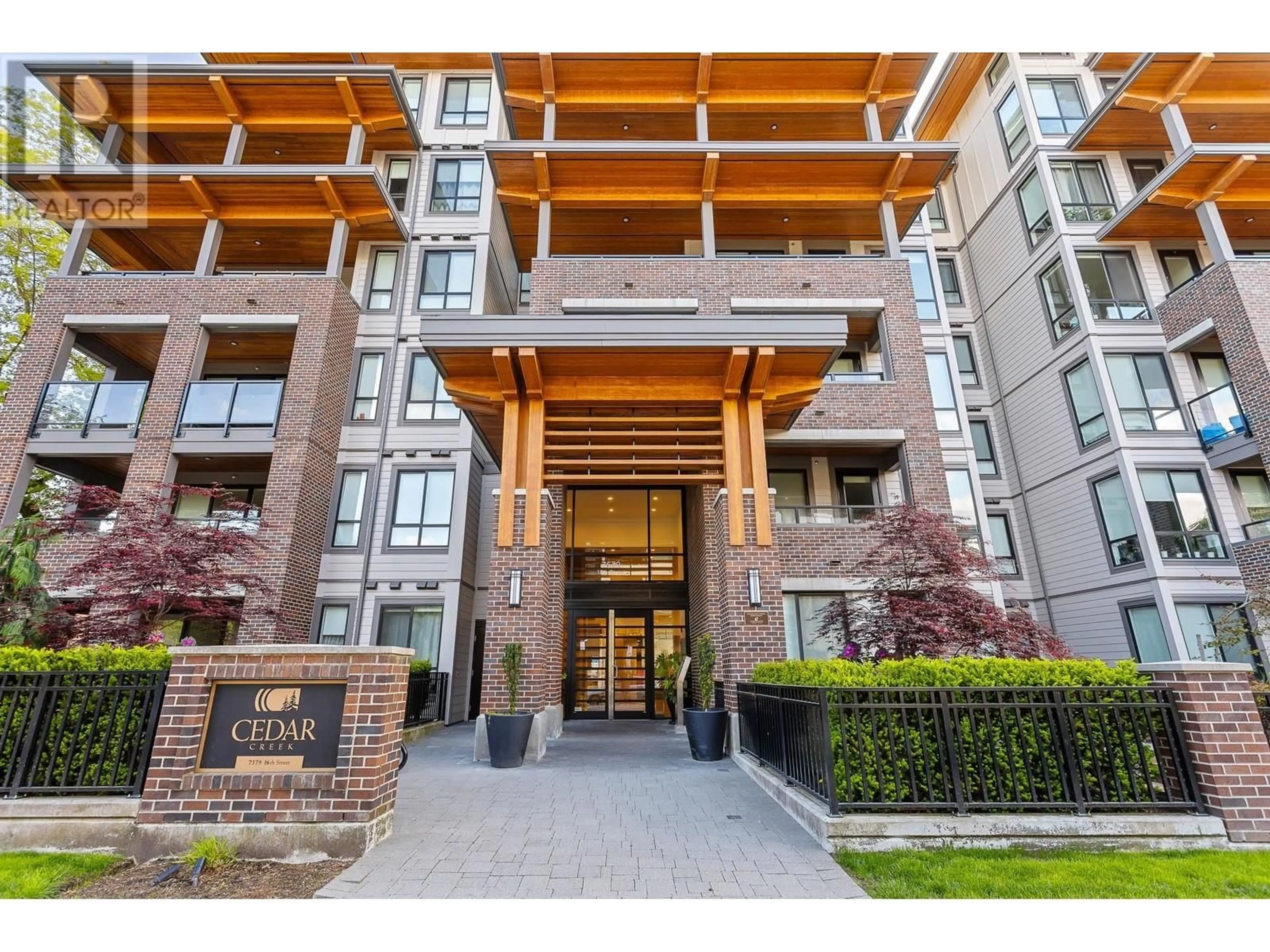 Indoor foyer for 403 - 7579 16TH STREET, Burnaby British Columbia V3N0H7