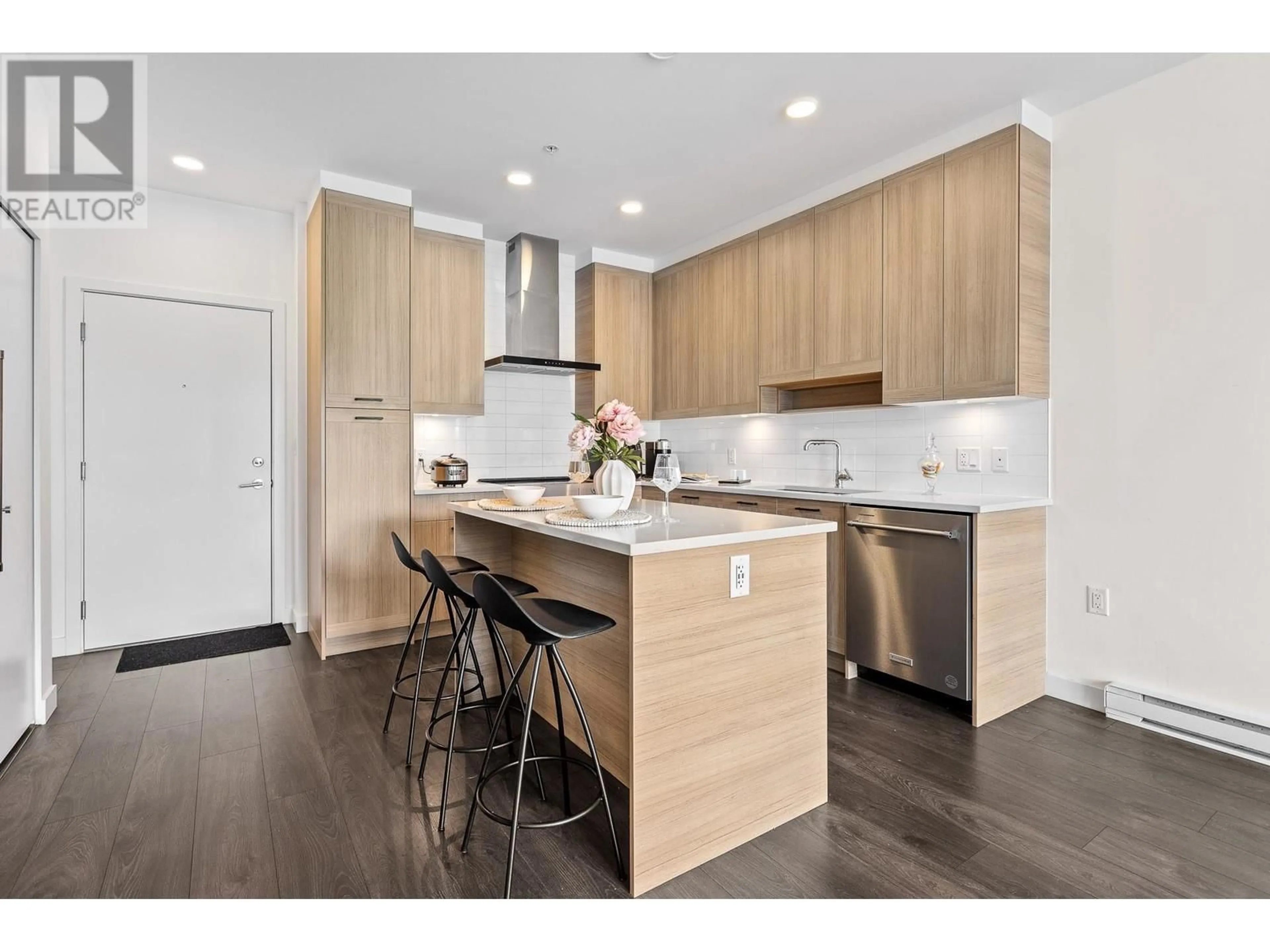 Open concept kitchen, wood/laminate floor for 403 - 7579 16TH STREET, Burnaby British Columbia V3N0H7