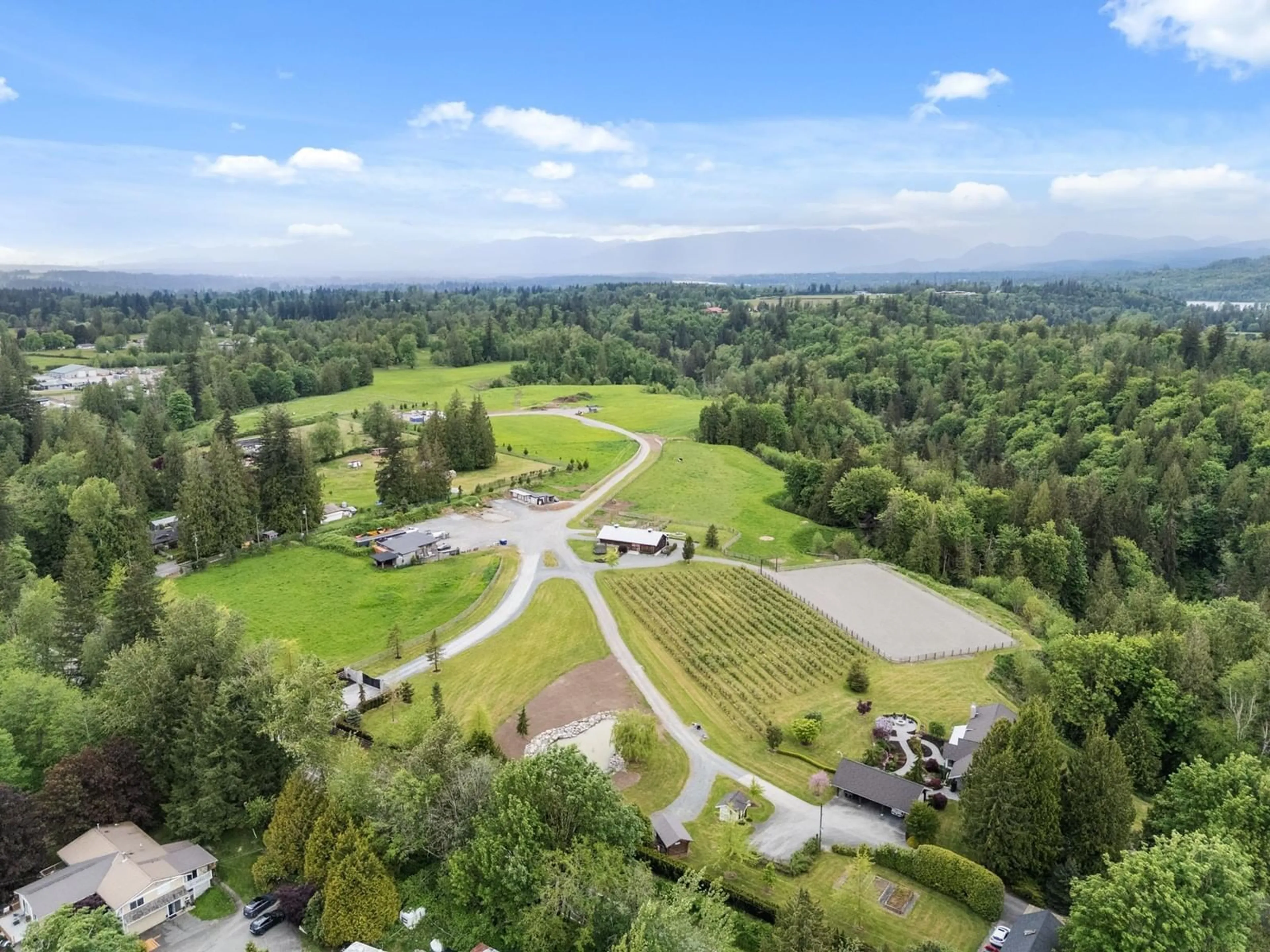 A pic from outside/outdoor area/front of a property/back of a property/a pic from drone, mountain view for 25125 72, Langley British Columbia V4W1J1