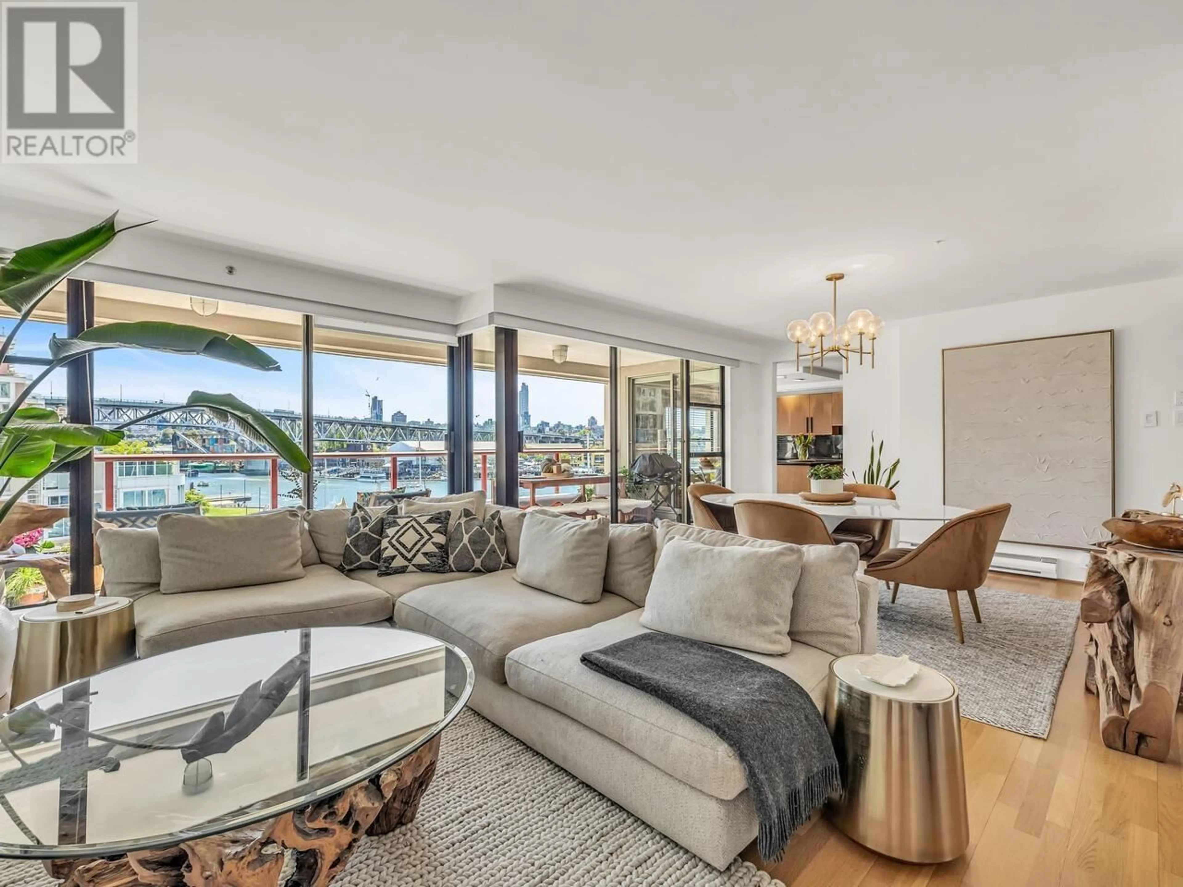 Living room with furniture, unknown for 402 - 1010 BEACH AVENUE, Vancouver British Columbia V6E1T7