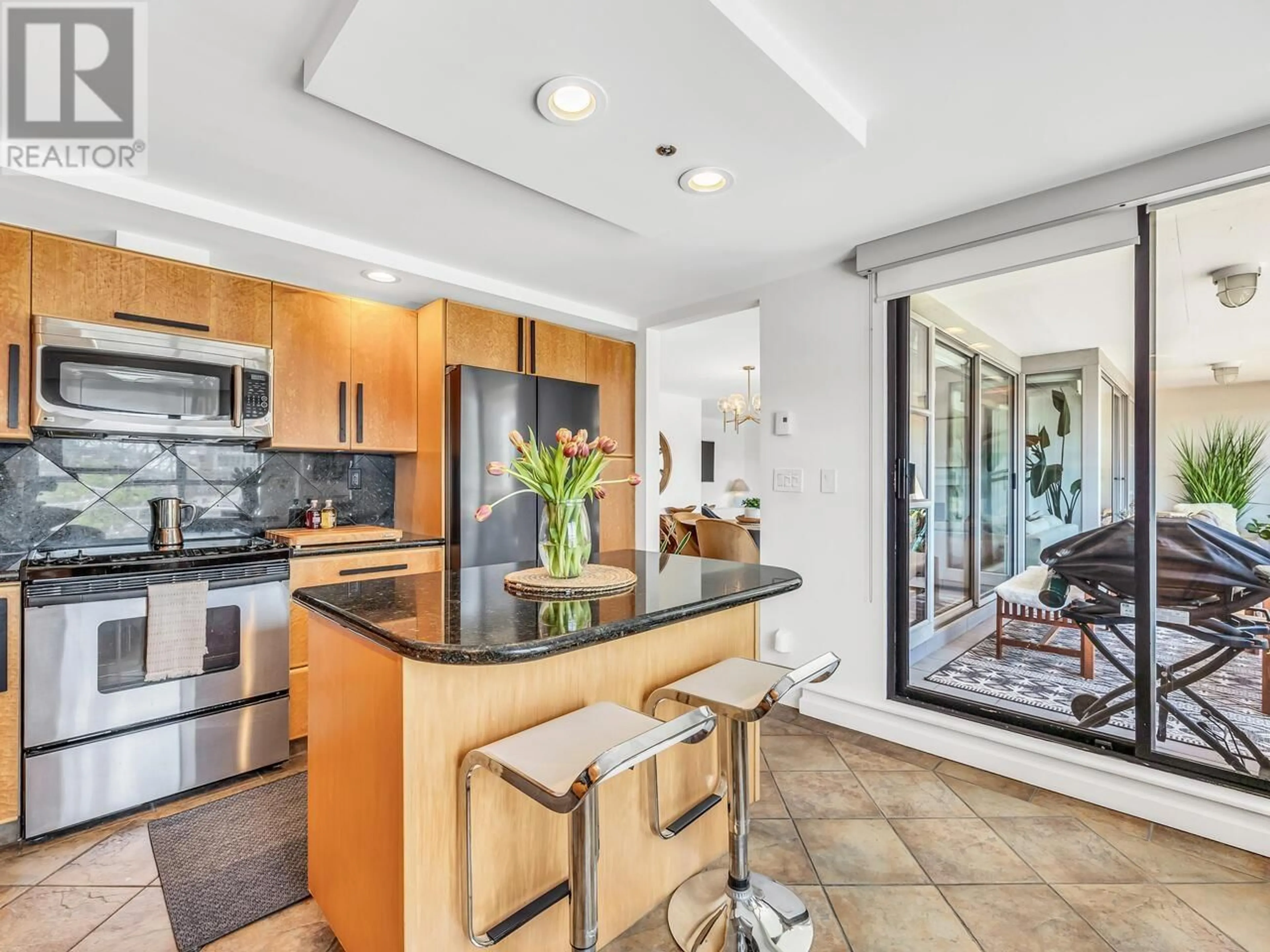 Open concept kitchen, ceramic/tile floor for 402 - 1010 BEACH AVENUE, Vancouver British Columbia V6E1T7