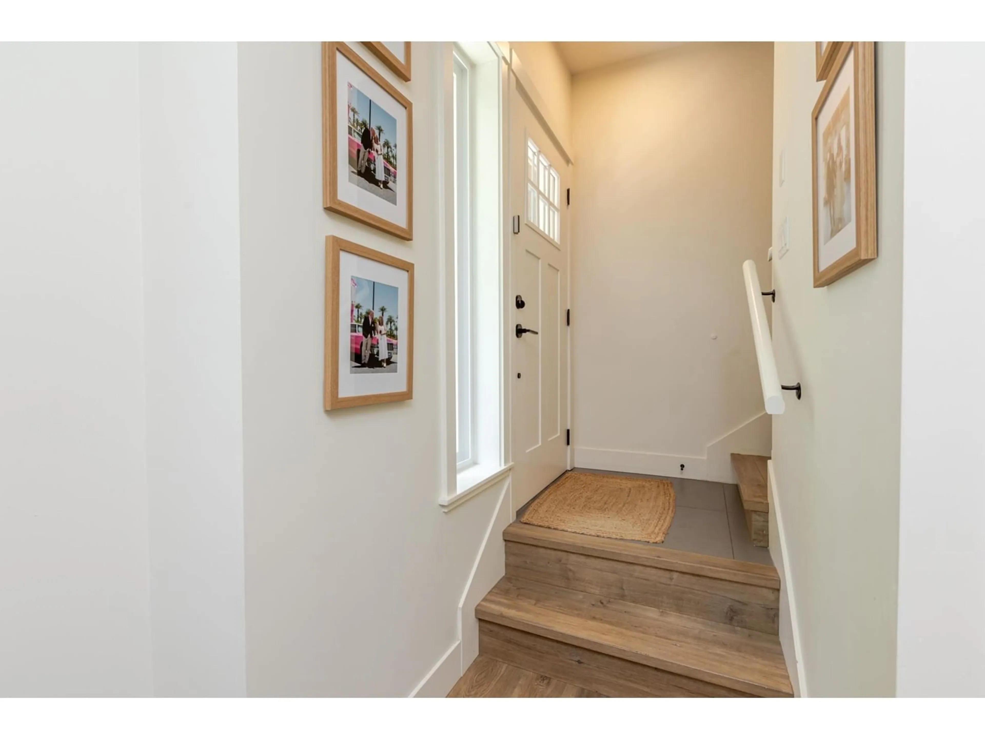 Indoor entryway for 5 - 14541 WINTER, Surrey British Columbia V4P0G5