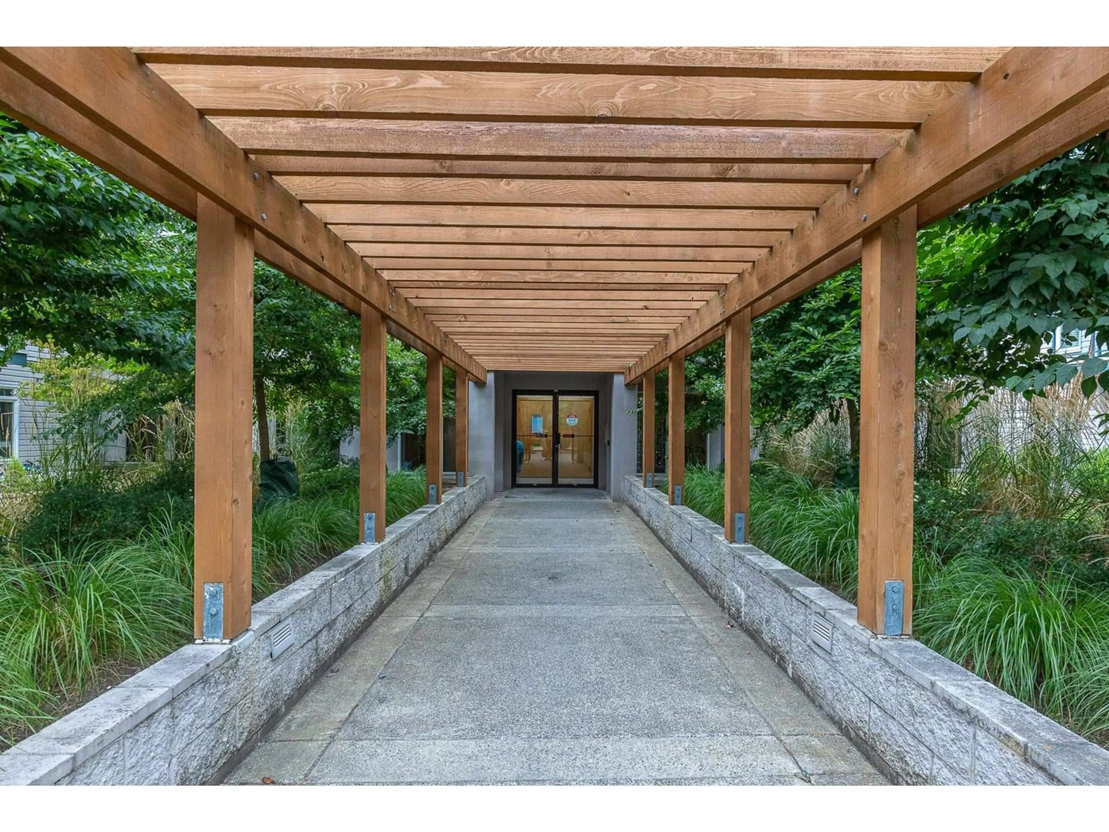 Indoor foyer for 411 - 32085 GEORGE FERGUSON, Abbotsford British Columbia V2T2K7
