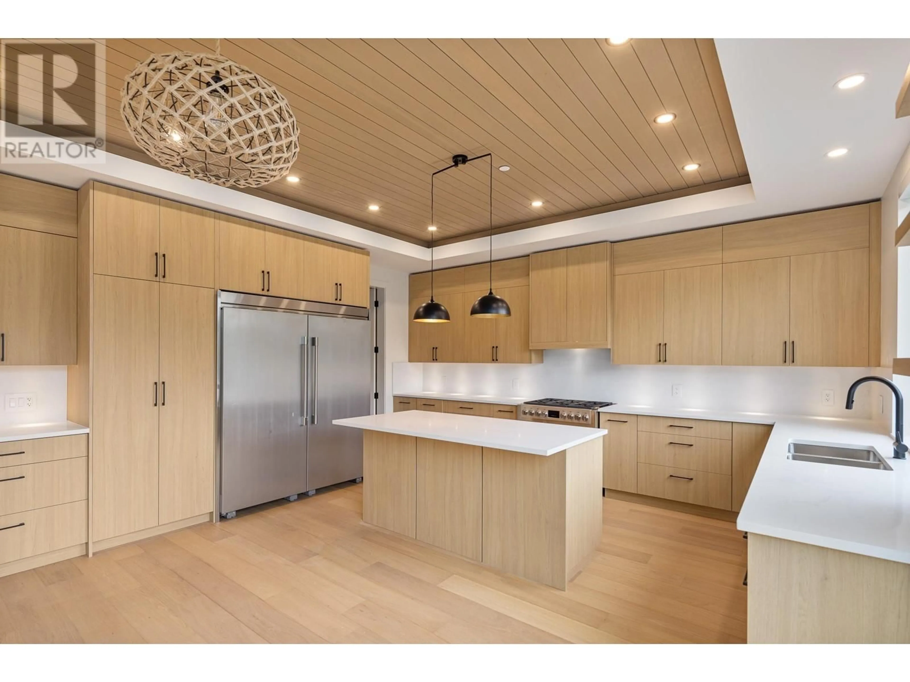 Contemporary kitchen, unknown for 15 - 3385 MAMQUAM ROAD, Squamish British Columbia V8B0E3