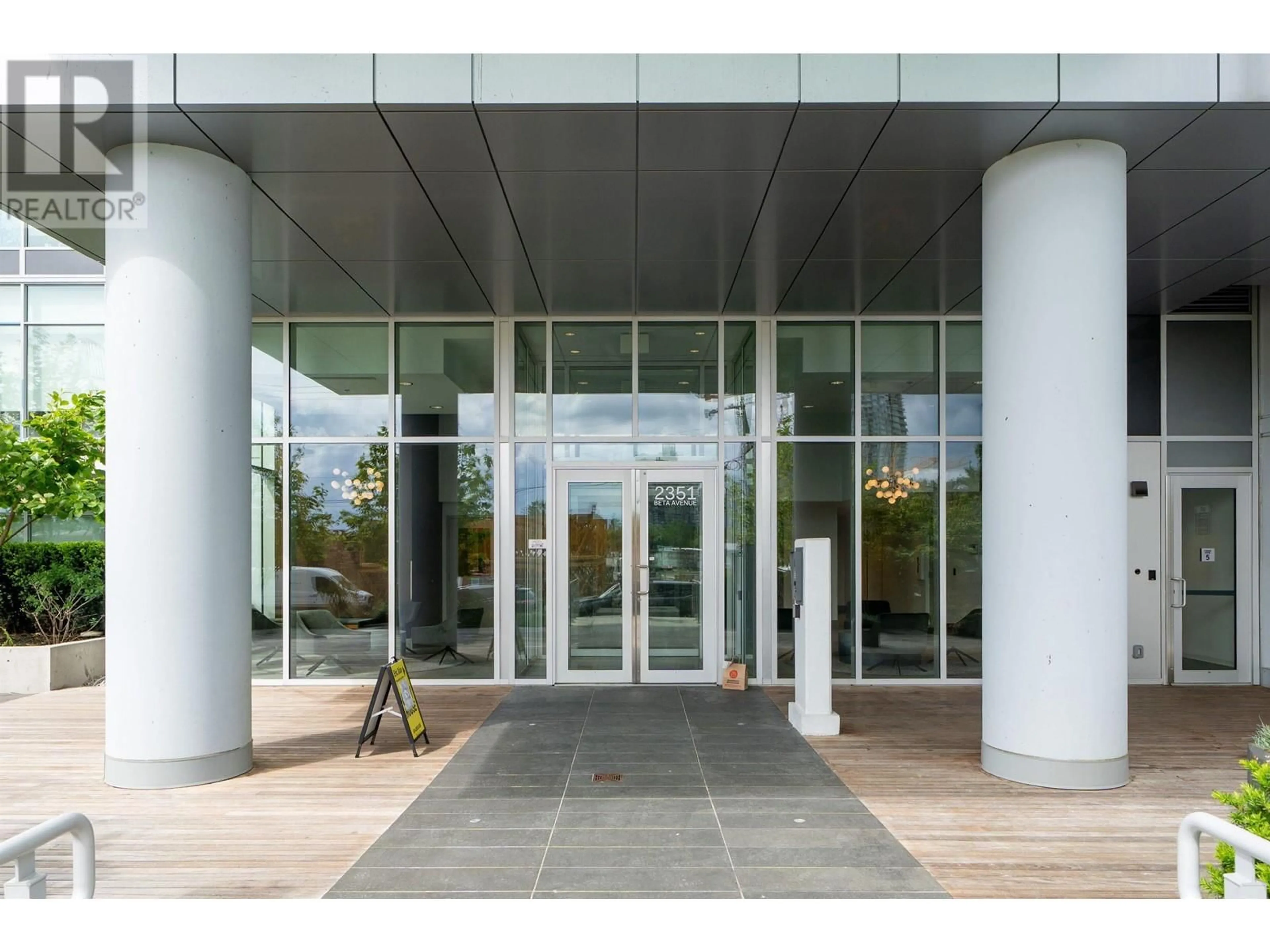 Indoor foyer for 1006 - 2351 BETA AVENUE, Burnaby British Columbia V5C0M2
