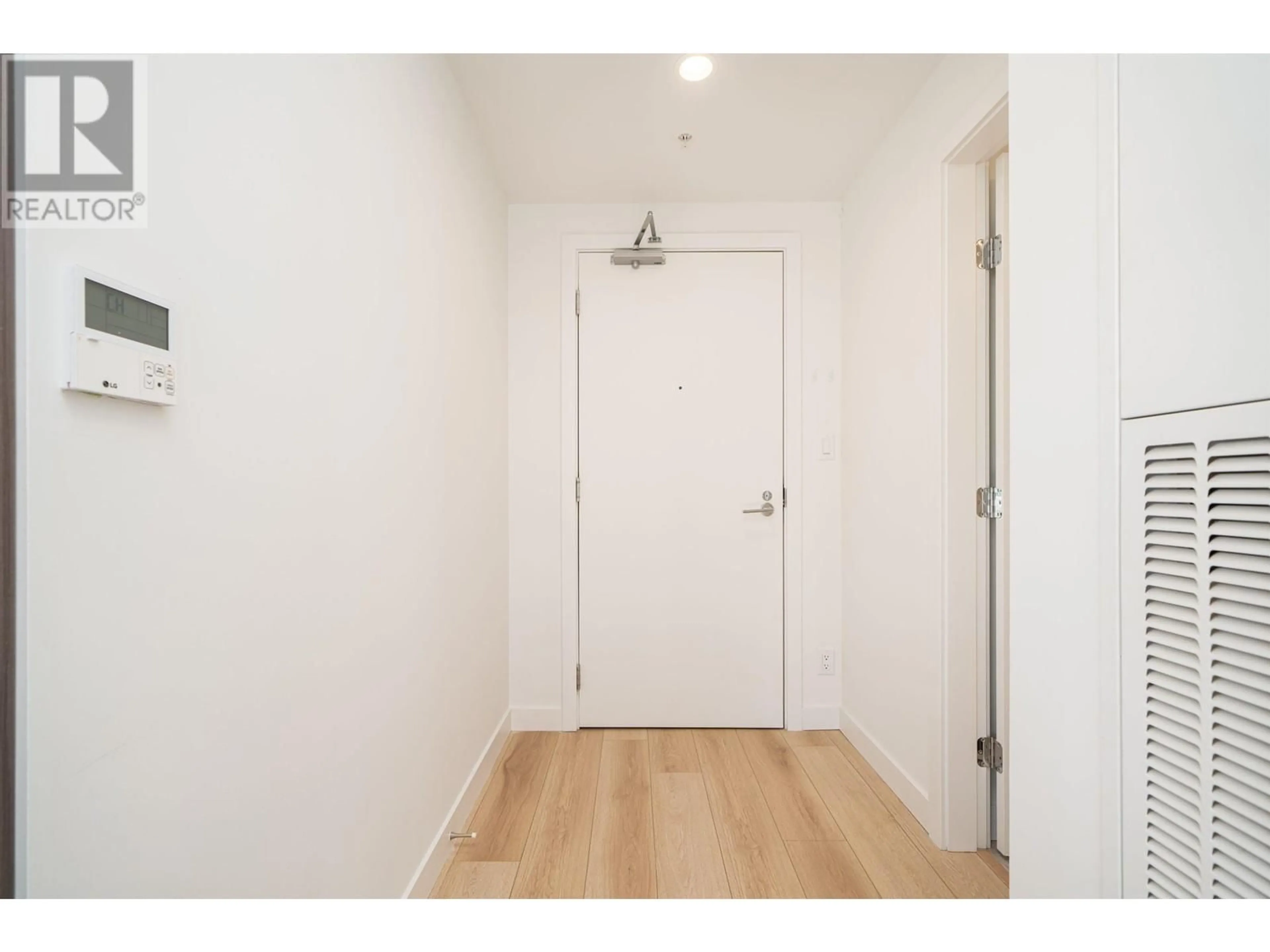 Indoor entryway for 1006 - 2351 BETA AVENUE, Burnaby British Columbia V5C0M2