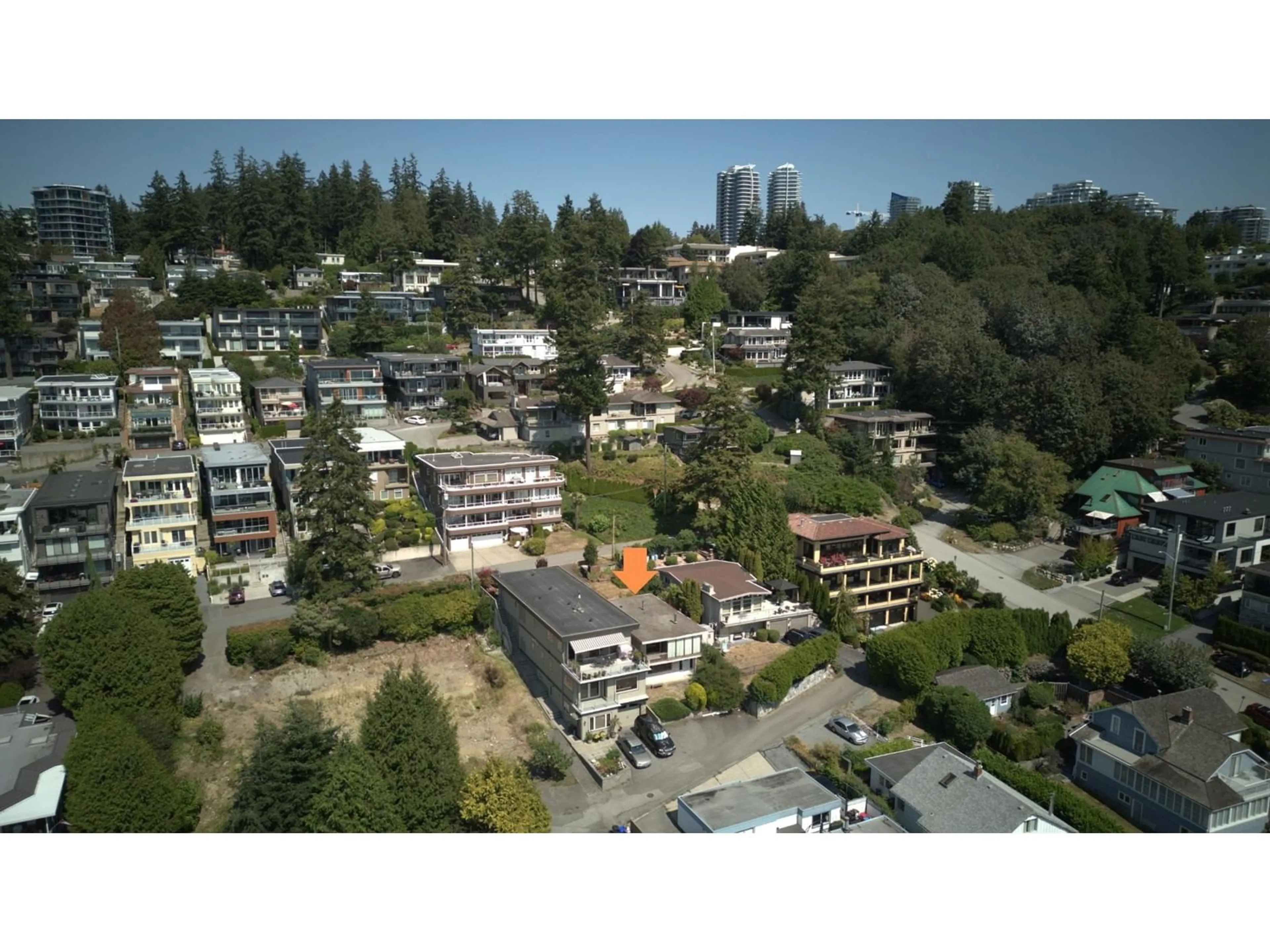A pic from outside/outdoor area/front of a property/back of a property/a pic from drone, unknown for 14870 PROSPECT, White Rock British Columbia V4B2B1