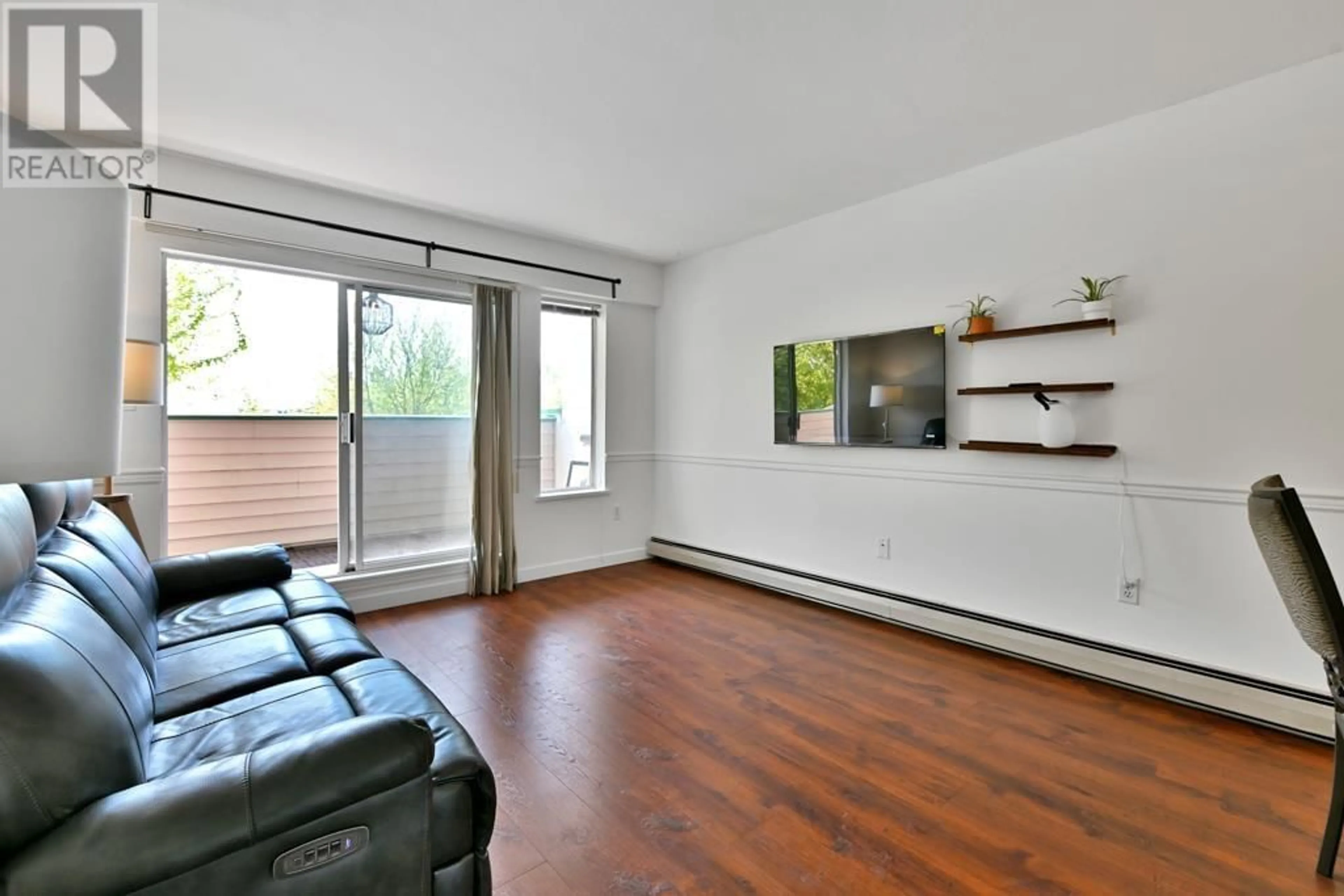 Living room with furniture, wood/laminate floor for 213 - 22661 LOUGHEED HIGHWAY, Maple Ridge British Columbia V2X2V4