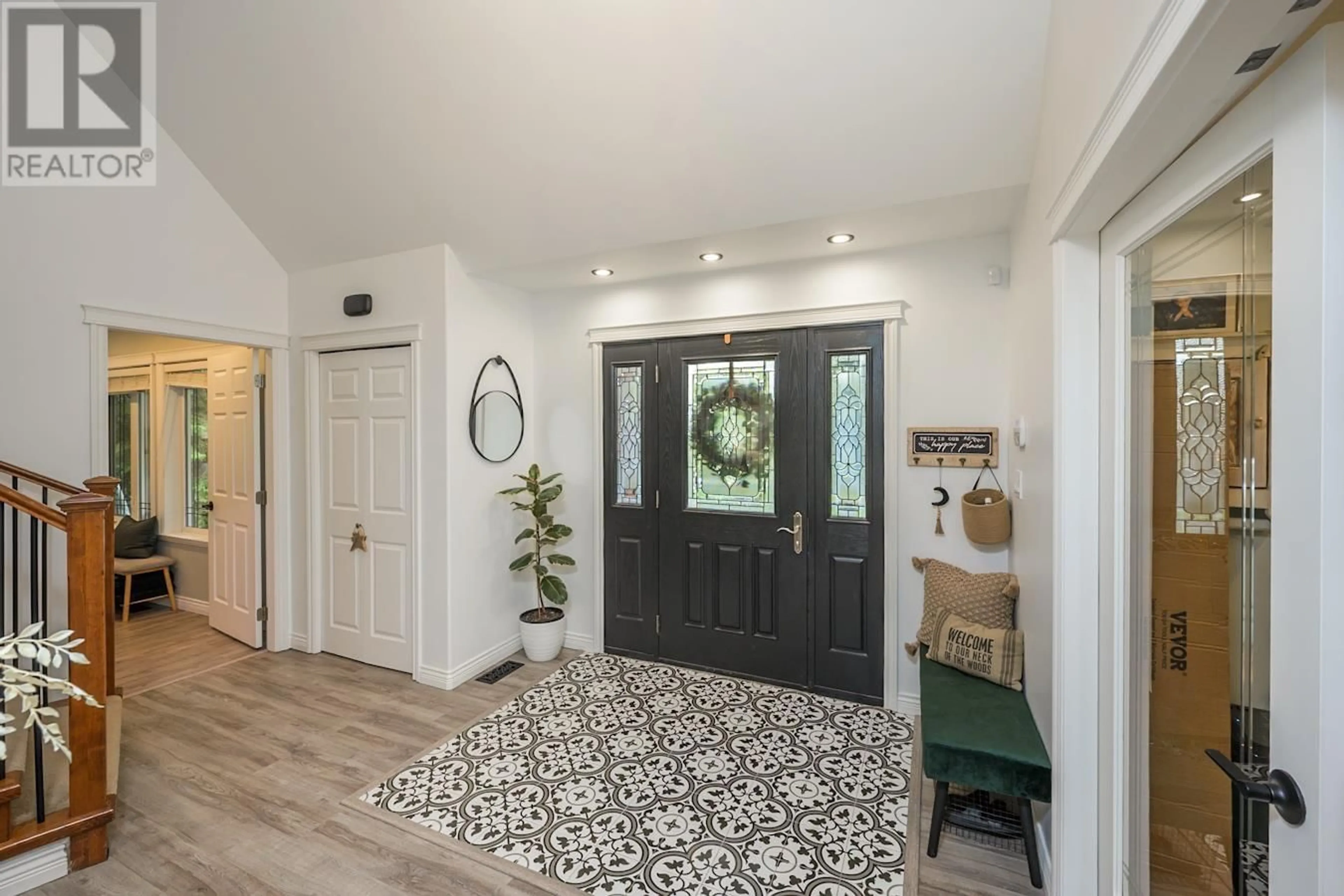 Indoor entryway for 1533 SHADY VALLEY ROAD, Prince George British Columbia V2K5S5