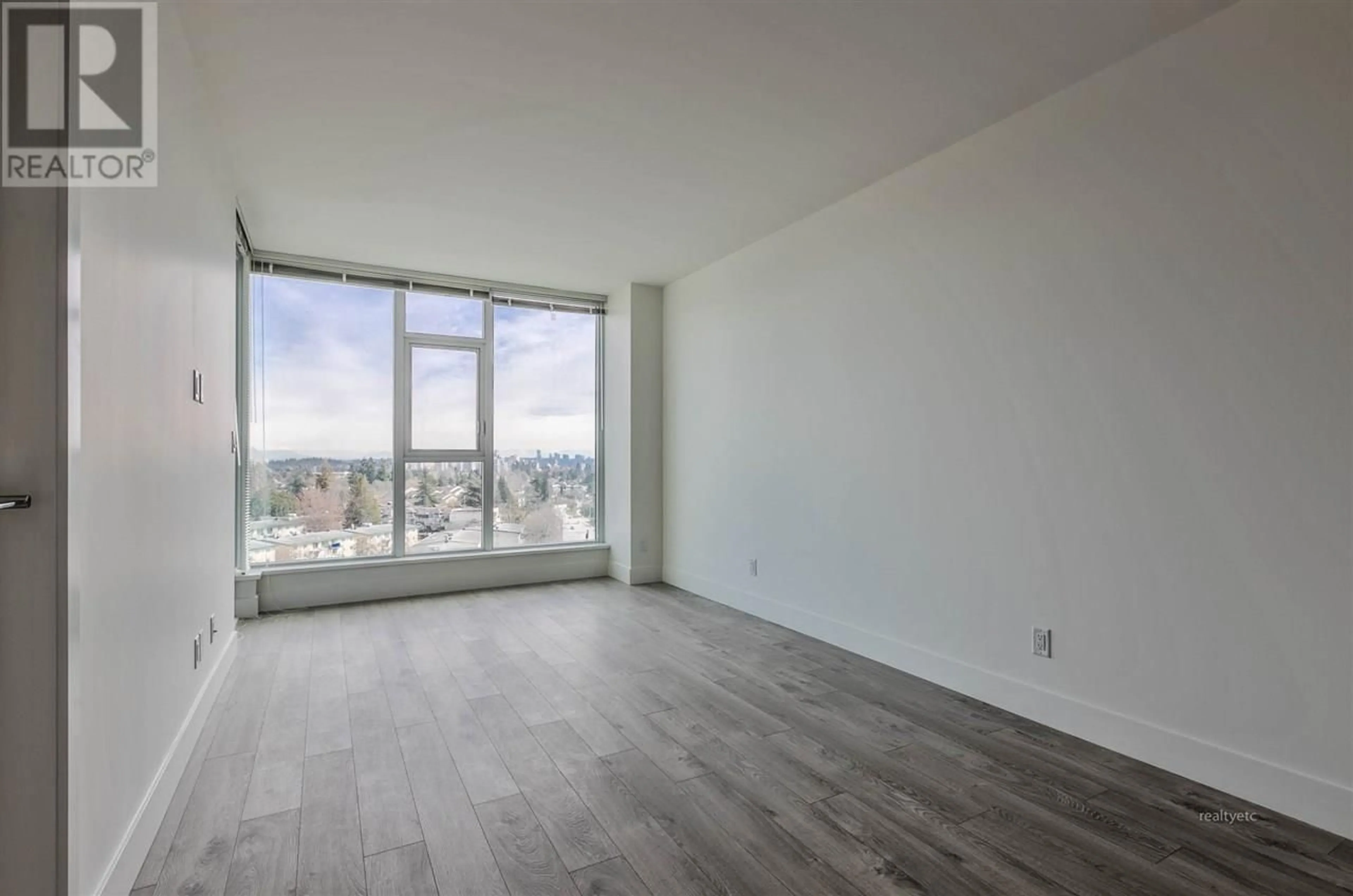 A pic of a room for 1006 - 7388 KINGSWAY, Burnaby British Columbia V3N0G9