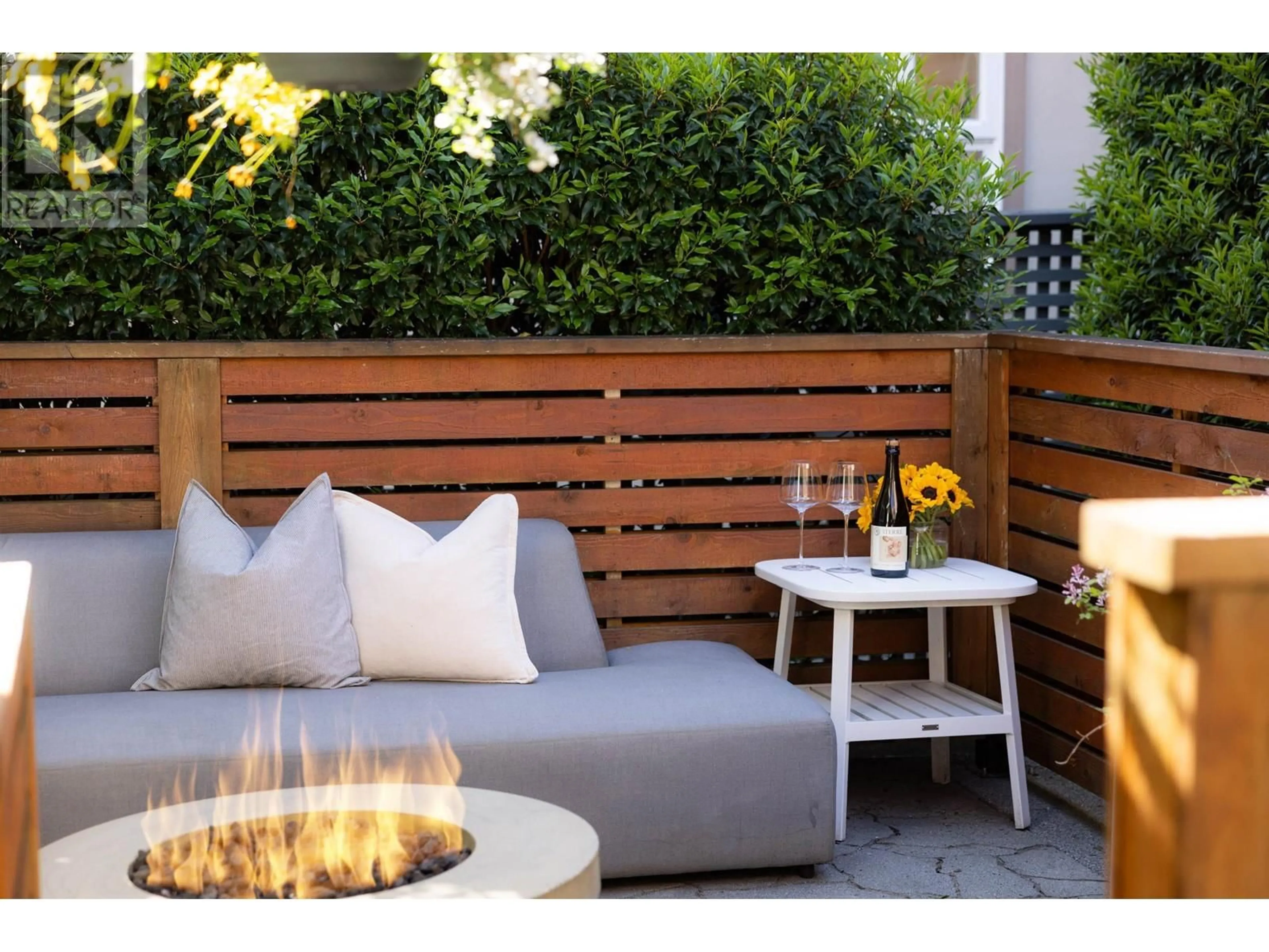 Patio, street for 1975 STEPHENS STREET, Vancouver British Columbia V6K4M7