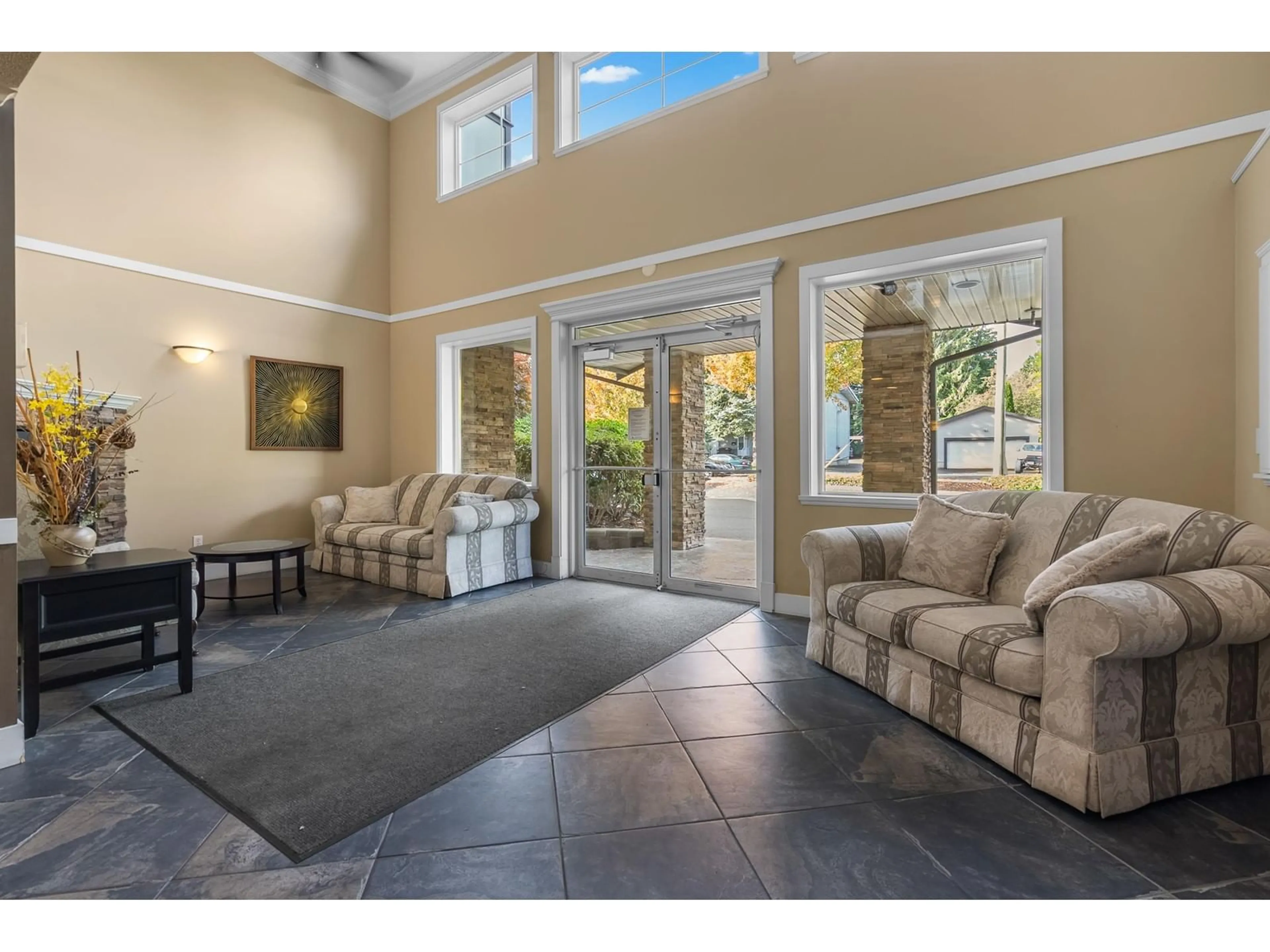 Indoor foyer for 305 - 2038 SANDALWOOD, Abbotsford British Columbia V2S3H6