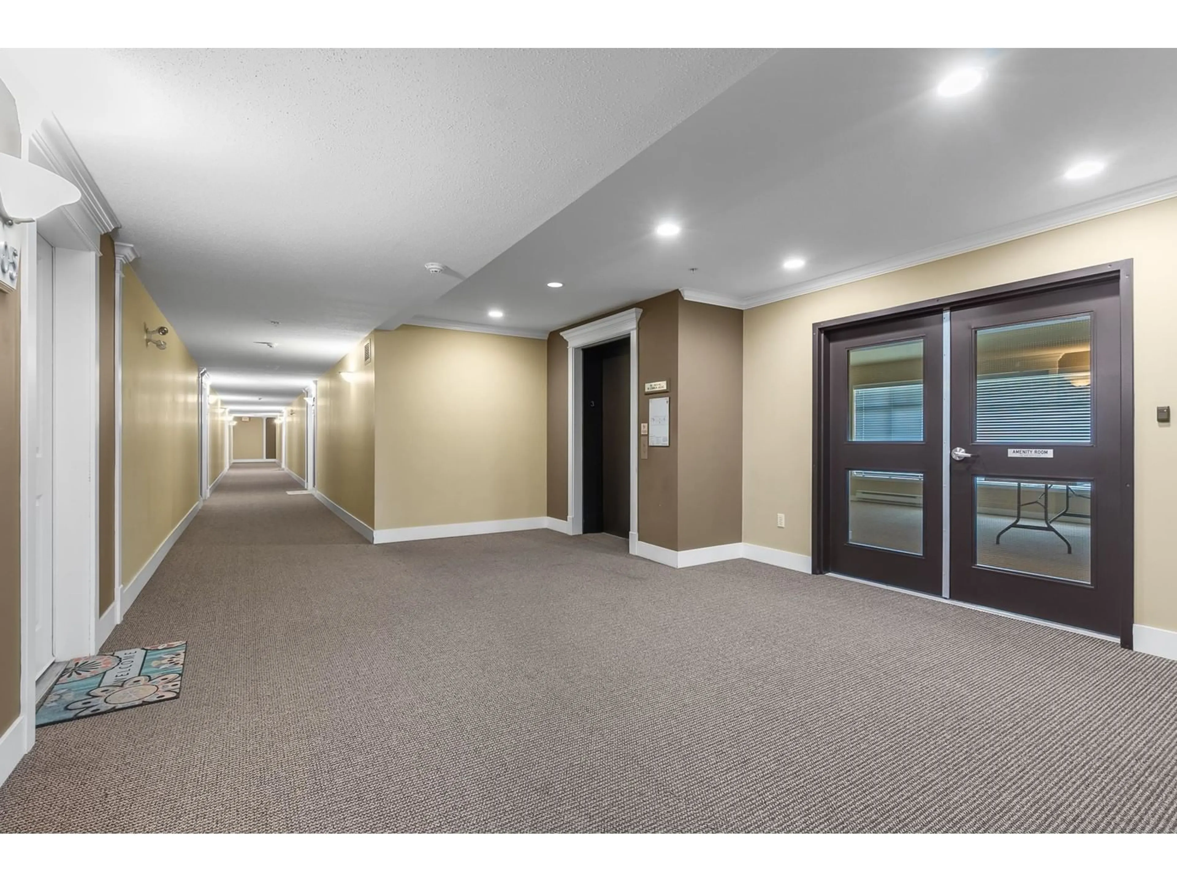 Indoor foyer for 305 - 2038 SANDALWOOD, Abbotsford British Columbia V2S3H6