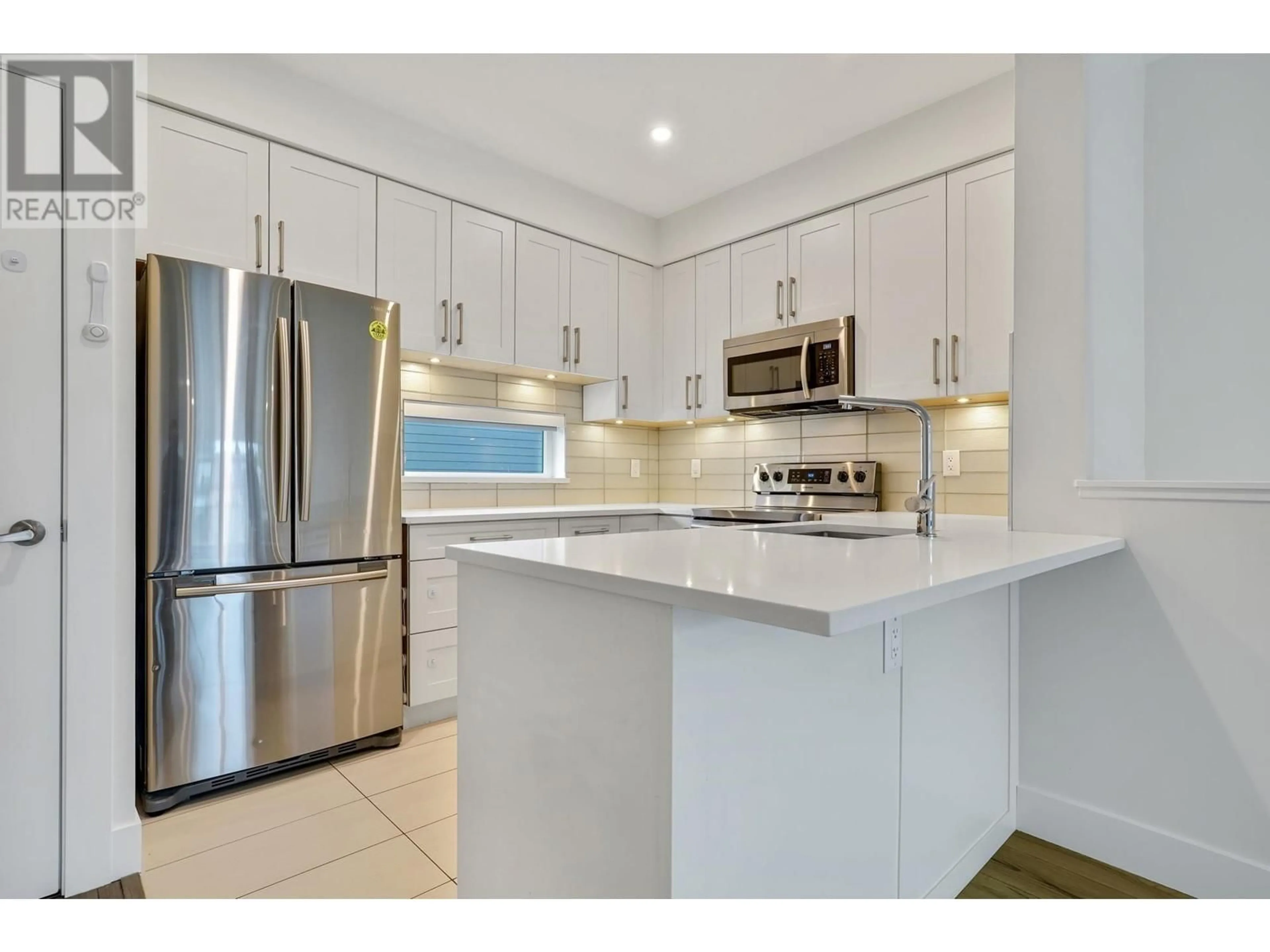 Open concept kitchen, ceramic/tile floor for 510 - 218 CARNARVON STREET, New Westminster British Columbia V3L1B8