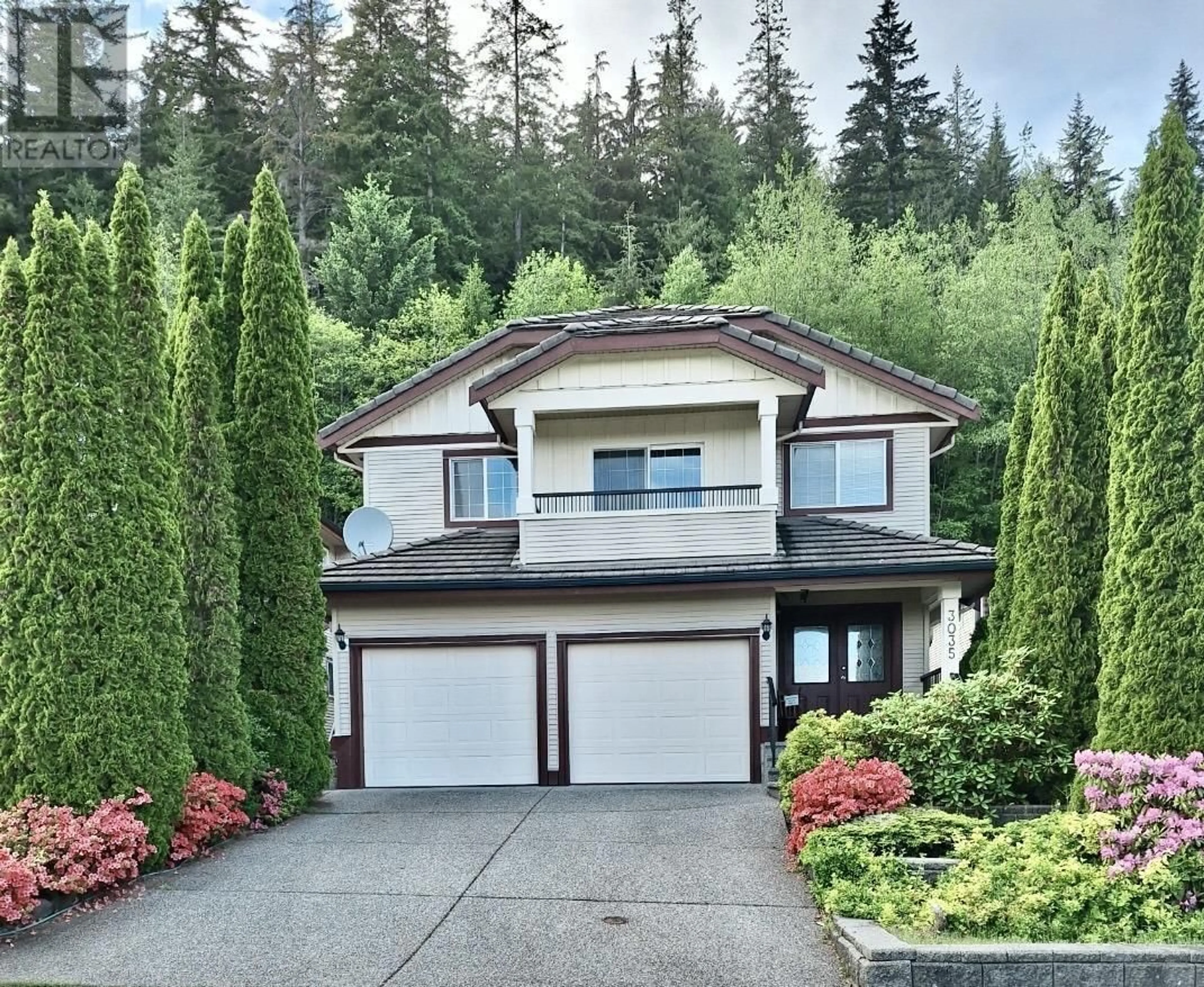 Home with vinyl exterior material, street for 3035 MAPLEWOOD COURT, Coquitlam British Columbia V3E3P3