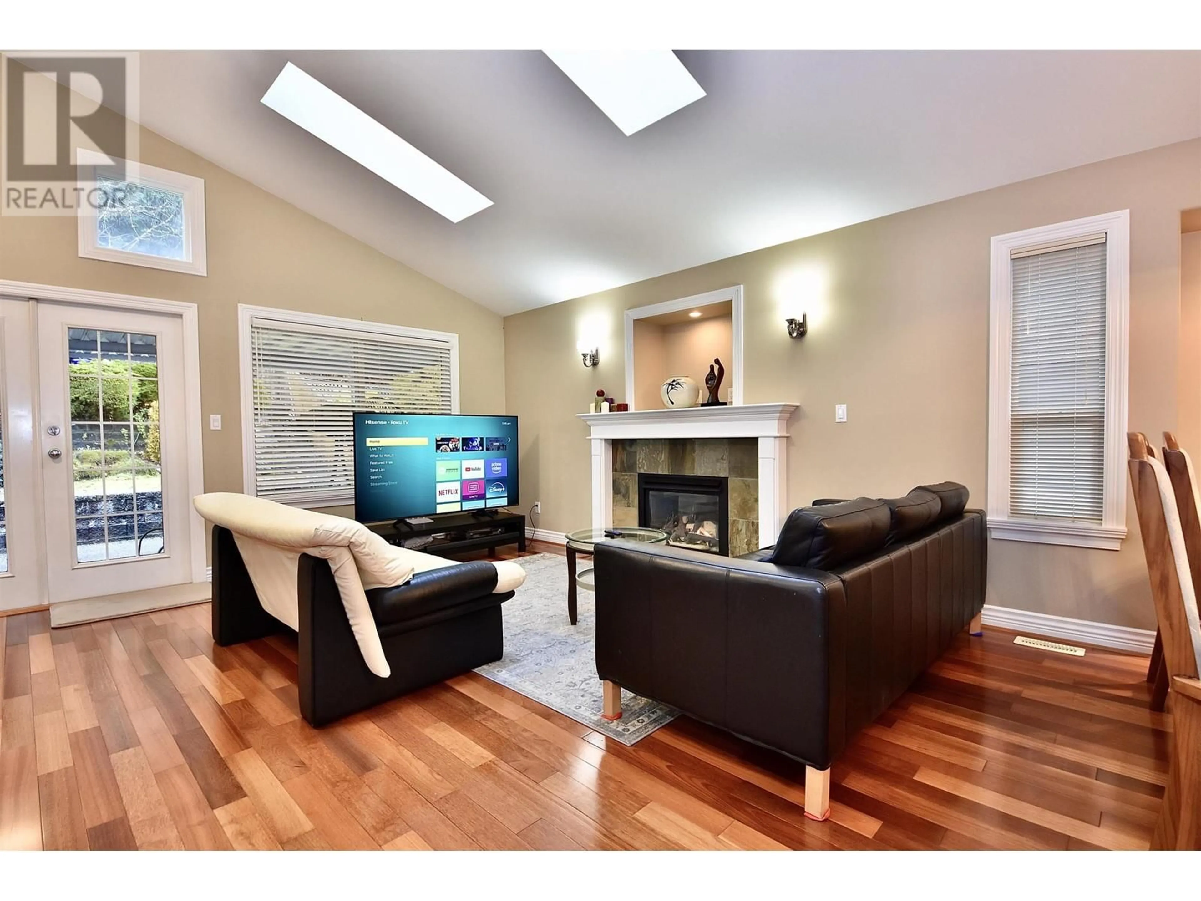 Living room with furniture, wood/laminate floor for 3035 MAPLEWOOD COURT, Coquitlam British Columbia V3E3P3