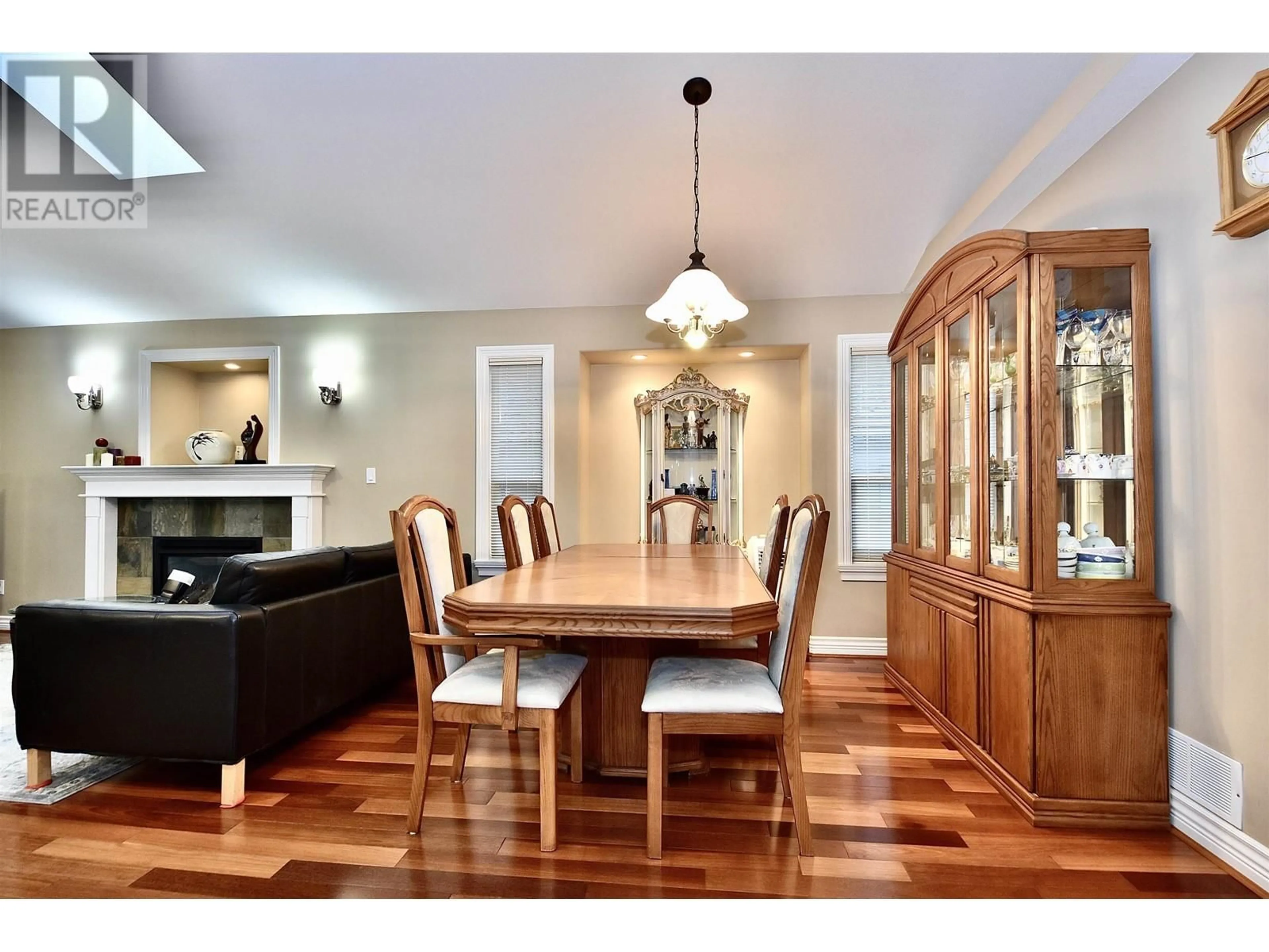 Dining room, wood/laminate floor for 3035 MAPLEWOOD COURT, Coquitlam British Columbia V3E3P3