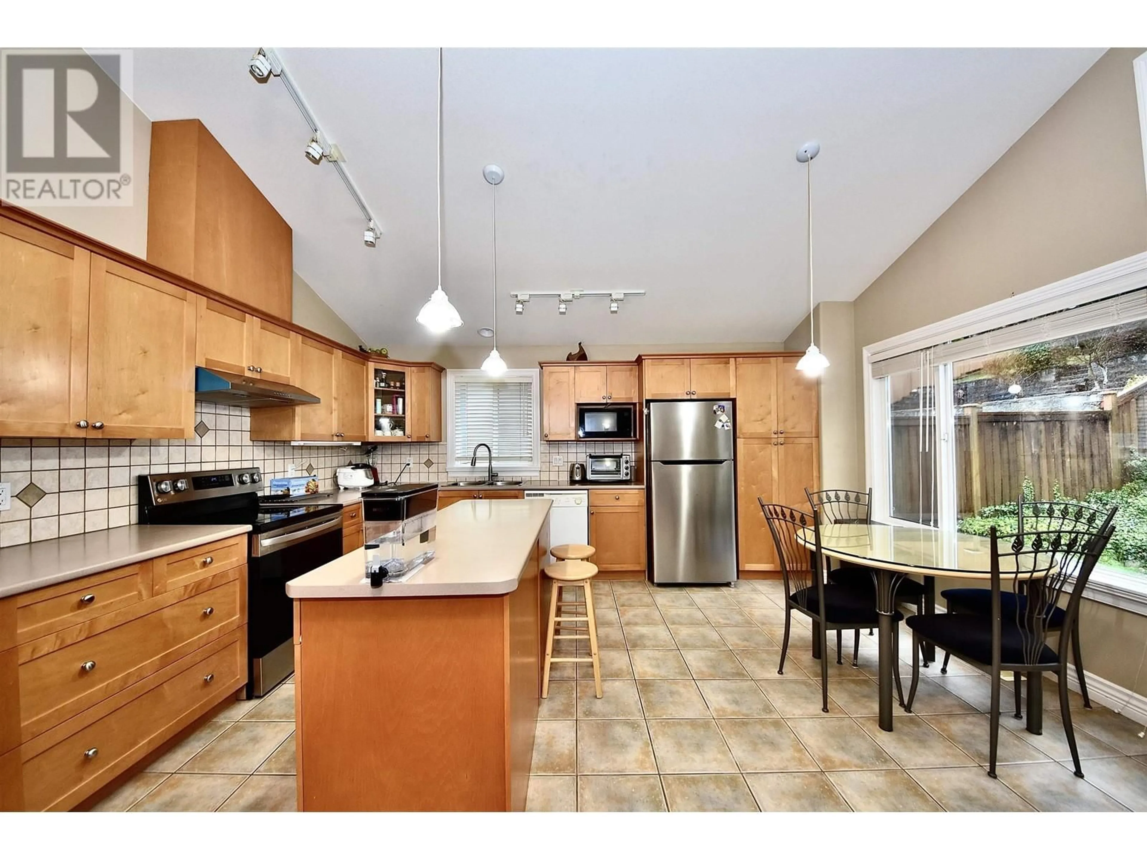 Open concept kitchen, unknown for 3035 MAPLEWOOD COURT, Coquitlam British Columbia V3E3P3