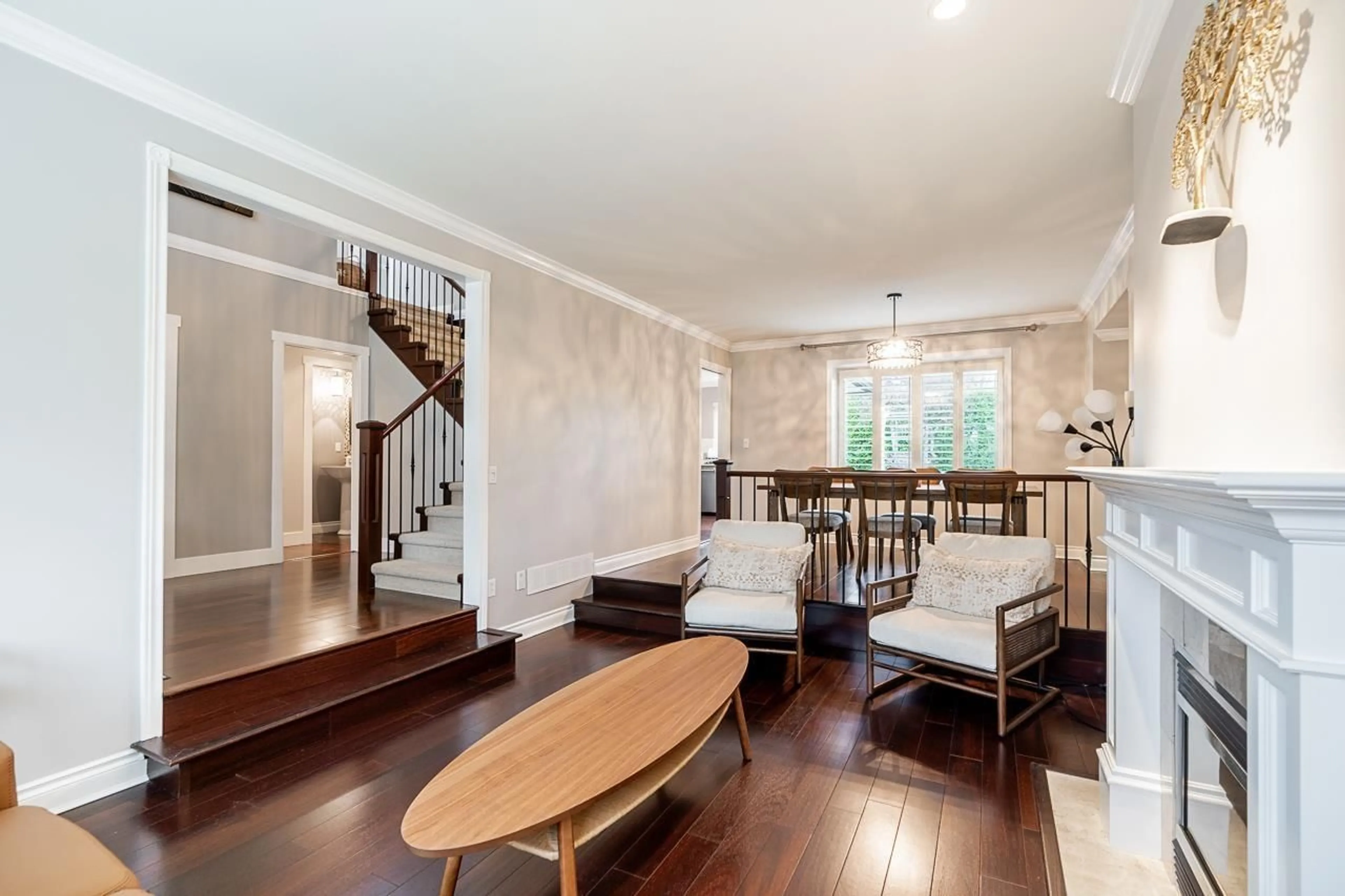 Living room with furniture, wood/laminate floor for 5976 SOUTHPARK, Surrey British Columbia V3X2B9