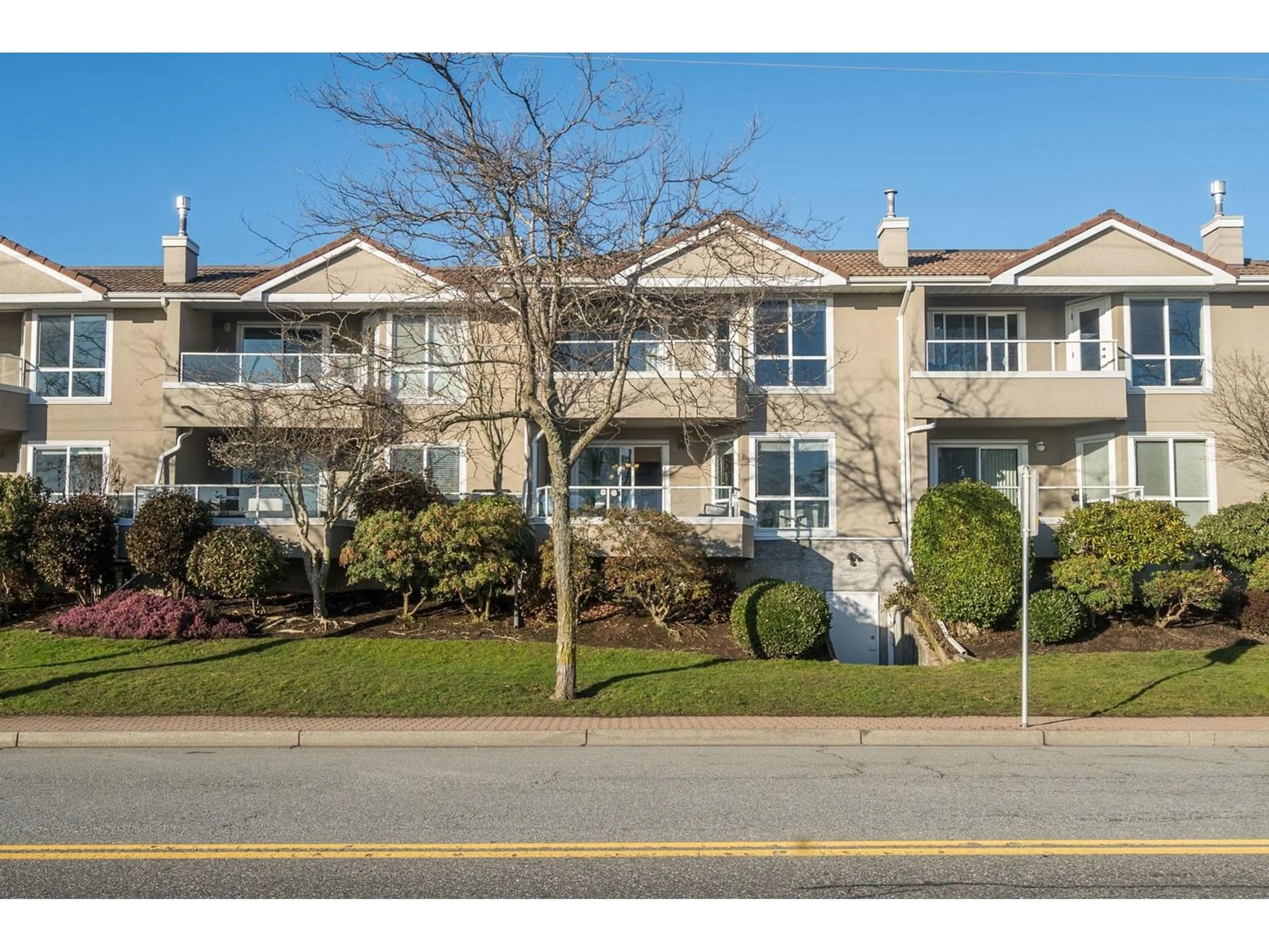Unknown for 201 - 15875 MARINE, Surrey British Columbia V4B5J2