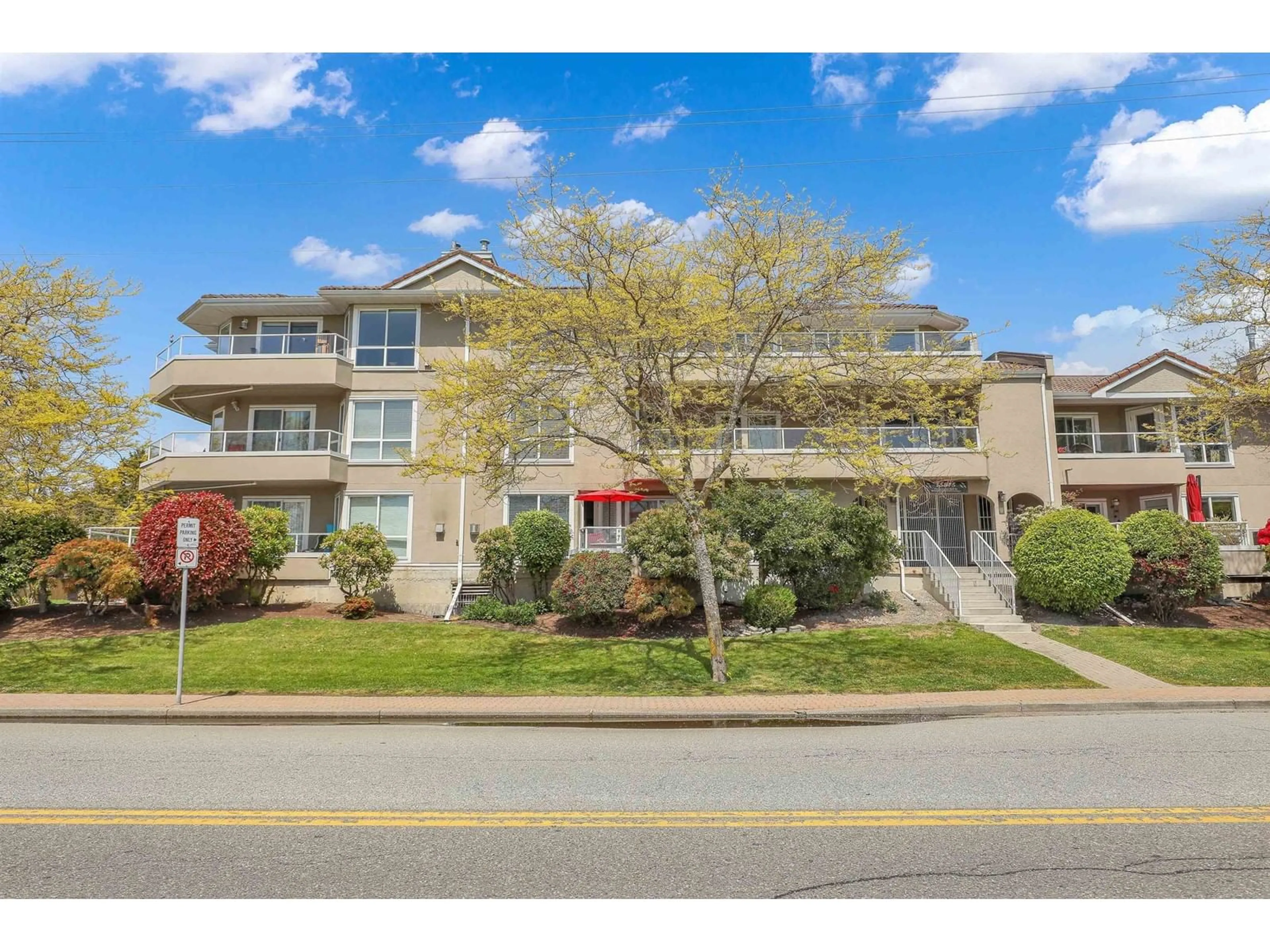 Unknown for 201 - 15875 MARINE, Surrey British Columbia V4B5J2