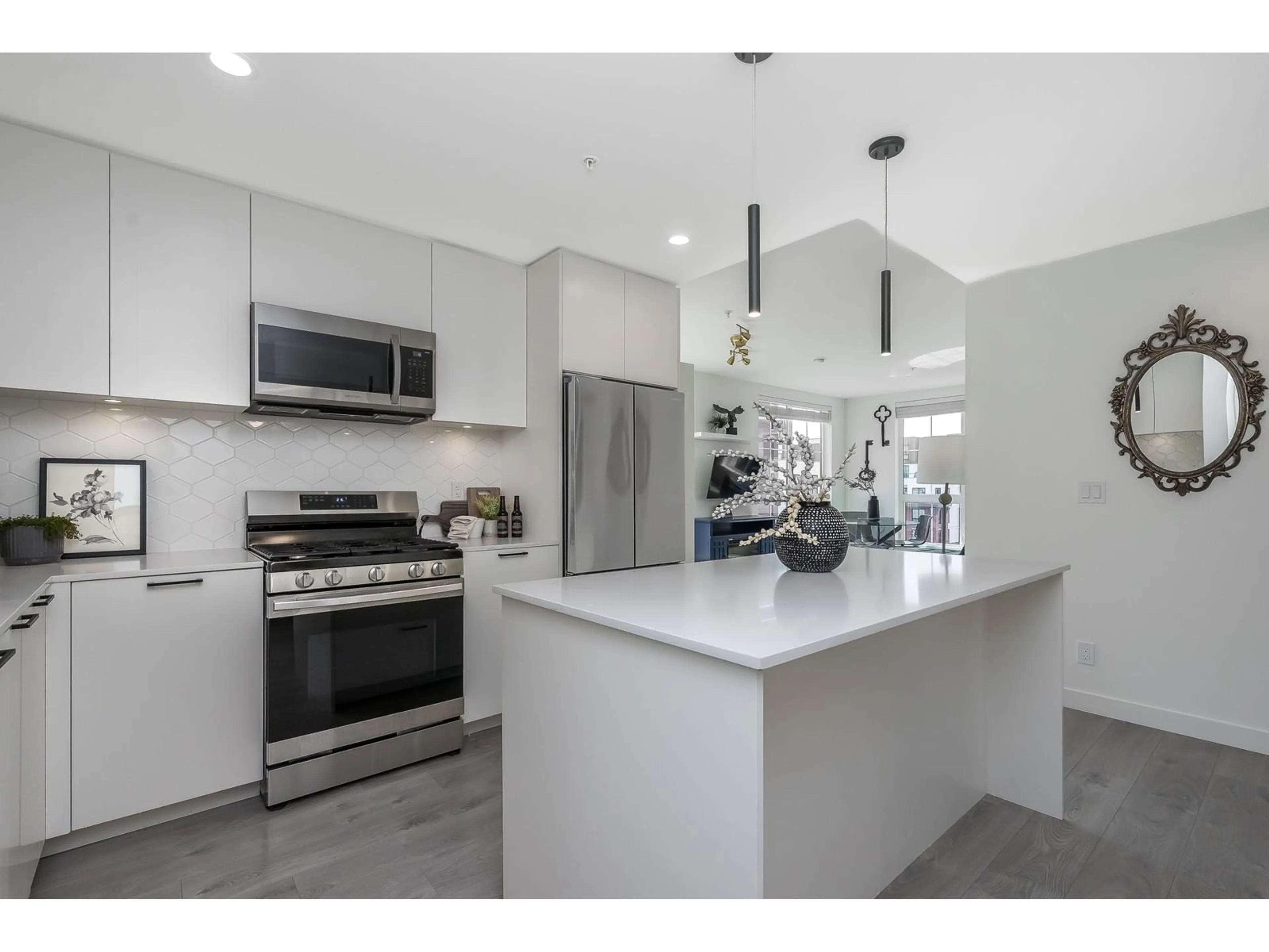 Open concept kitchen, ceramic/tile floor for 412 - 8380 200A, Langley British Columbia V2Y3S5