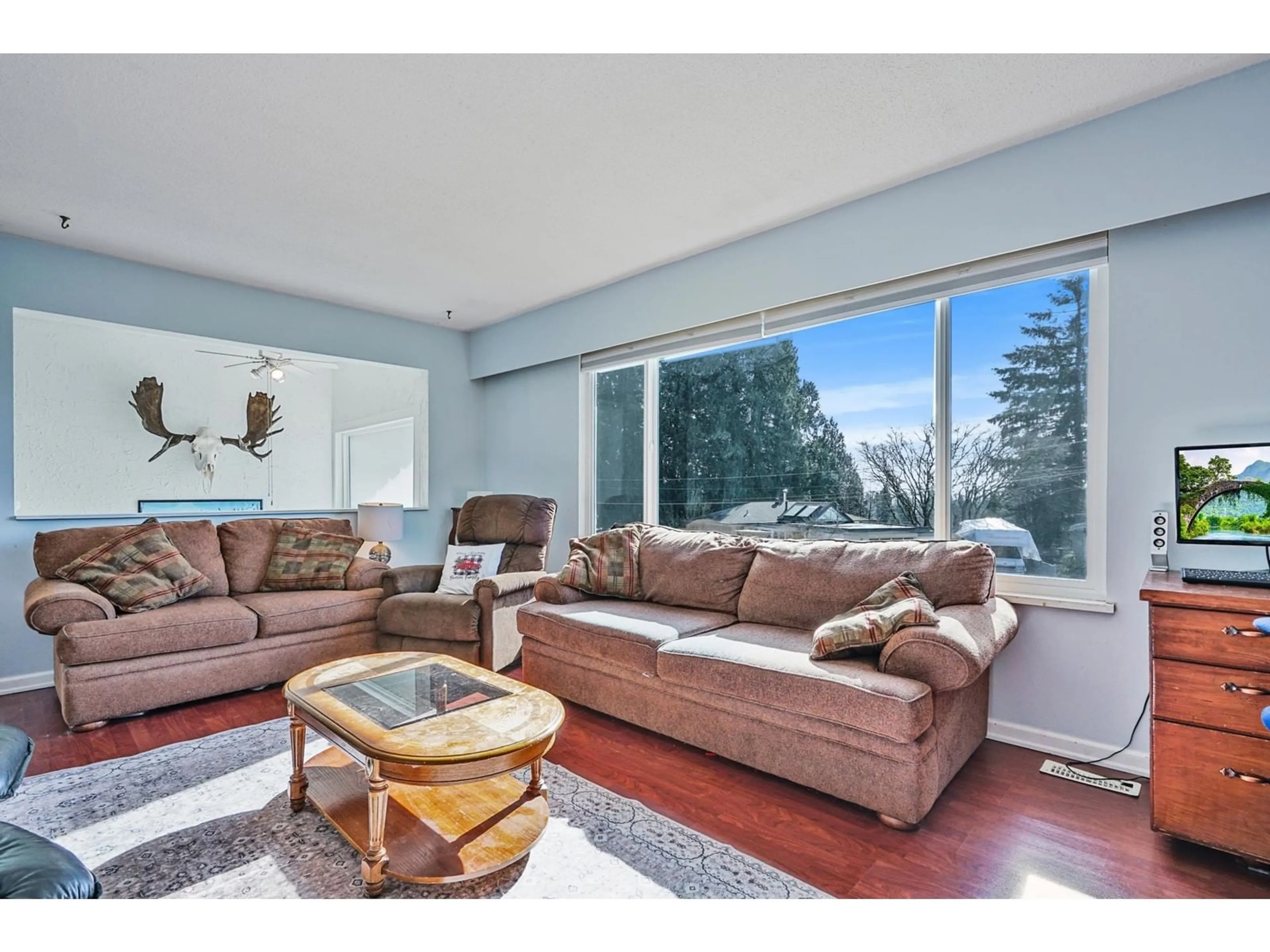 Living room with furniture, unknown for 32185 EAGLE, Mission British Columbia V2V3H3