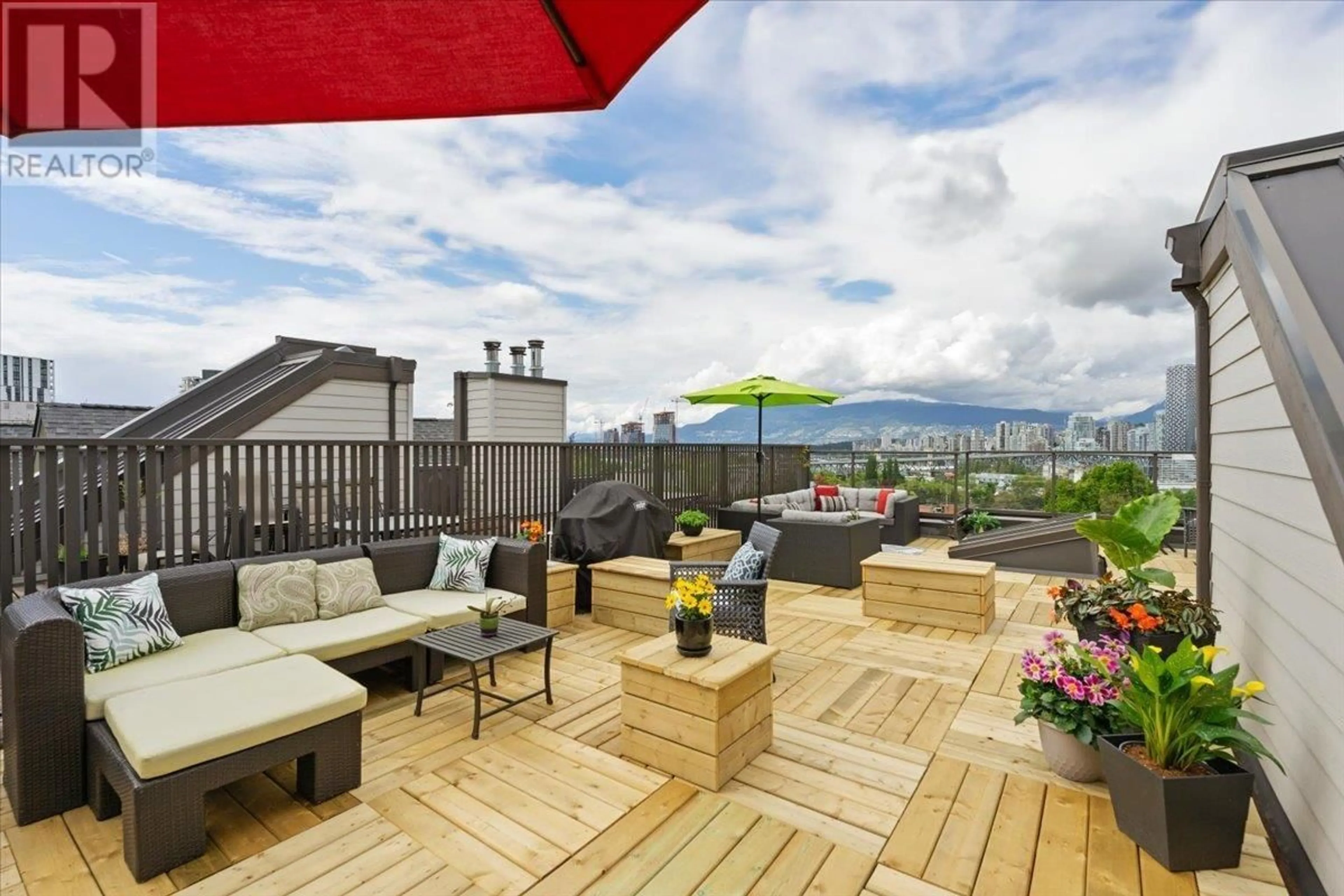 Patio, mountain view for 15 - 1263 8TH AVENUE, Vancouver British Columbia V6H1C7