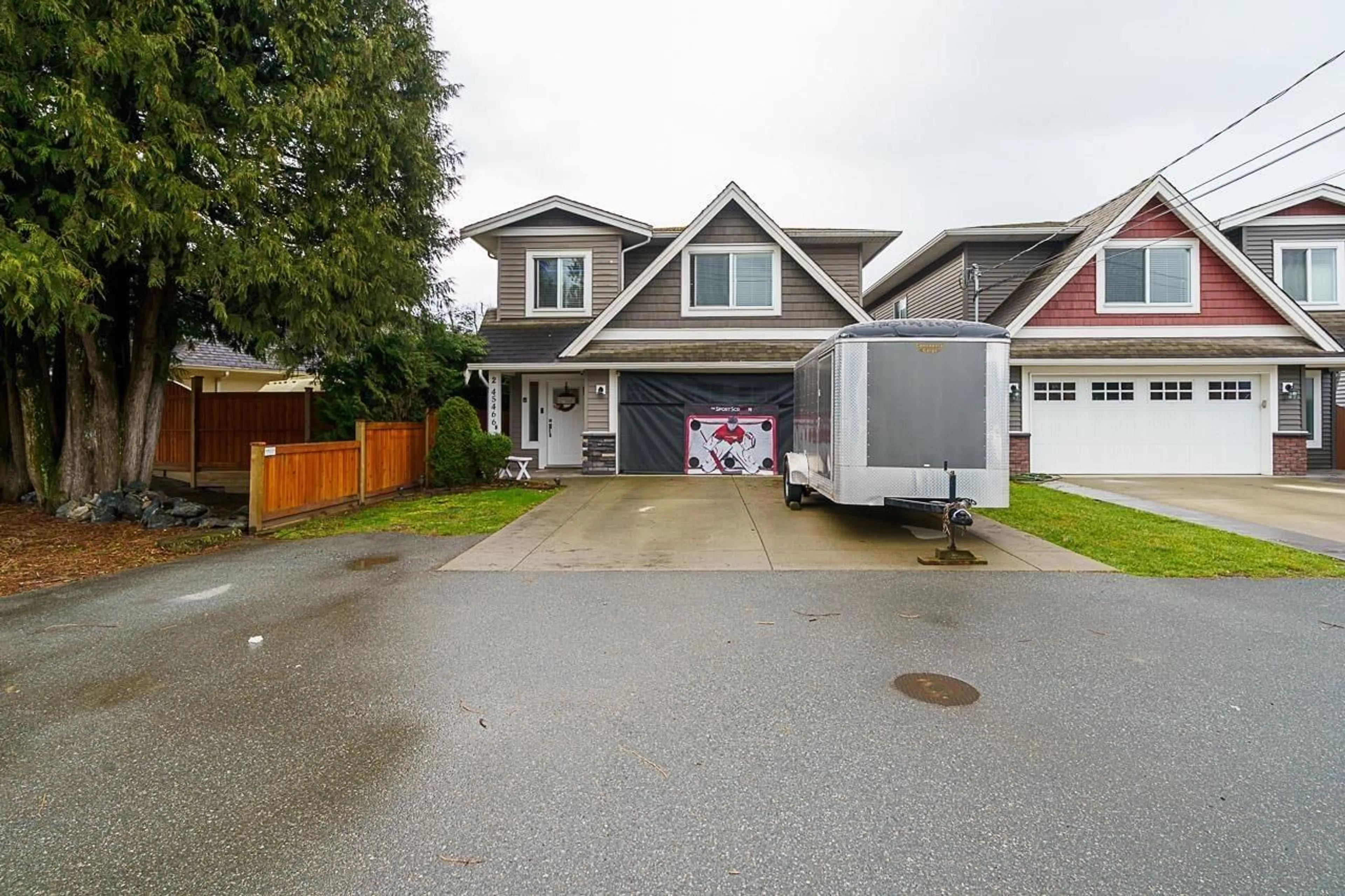 Home with vinyl exterior material, street for 2 - 45466 WELLS ROAD, Chilliwack British Columbia V2R1G6