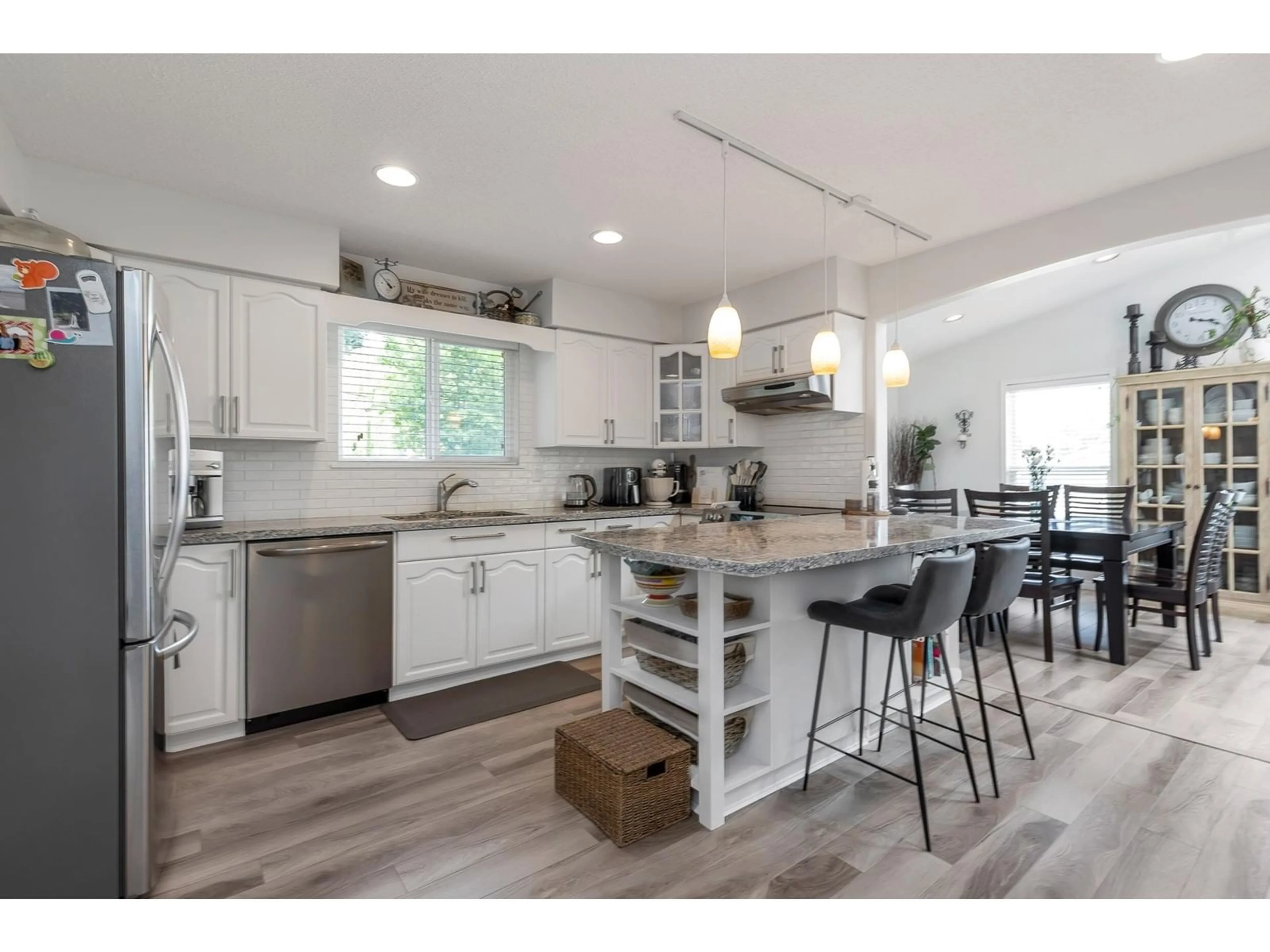 Open concept kitchen, unknown for 29518 SUNVALLEY, Abbotsford British Columbia V4X1J2