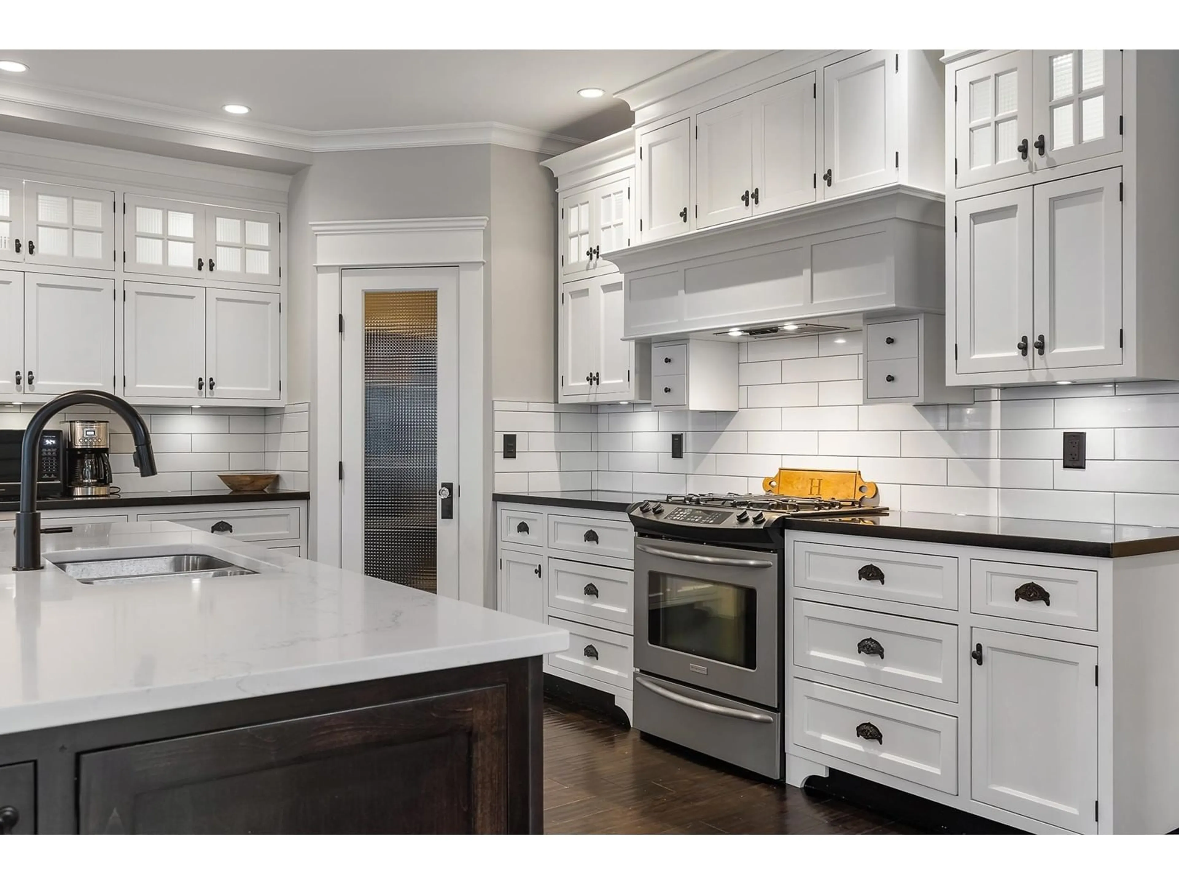 Contemporary kitchen, ceramic/tile floor for 2644 LARKSPUR, Abbotsford British Columbia V3G0B3