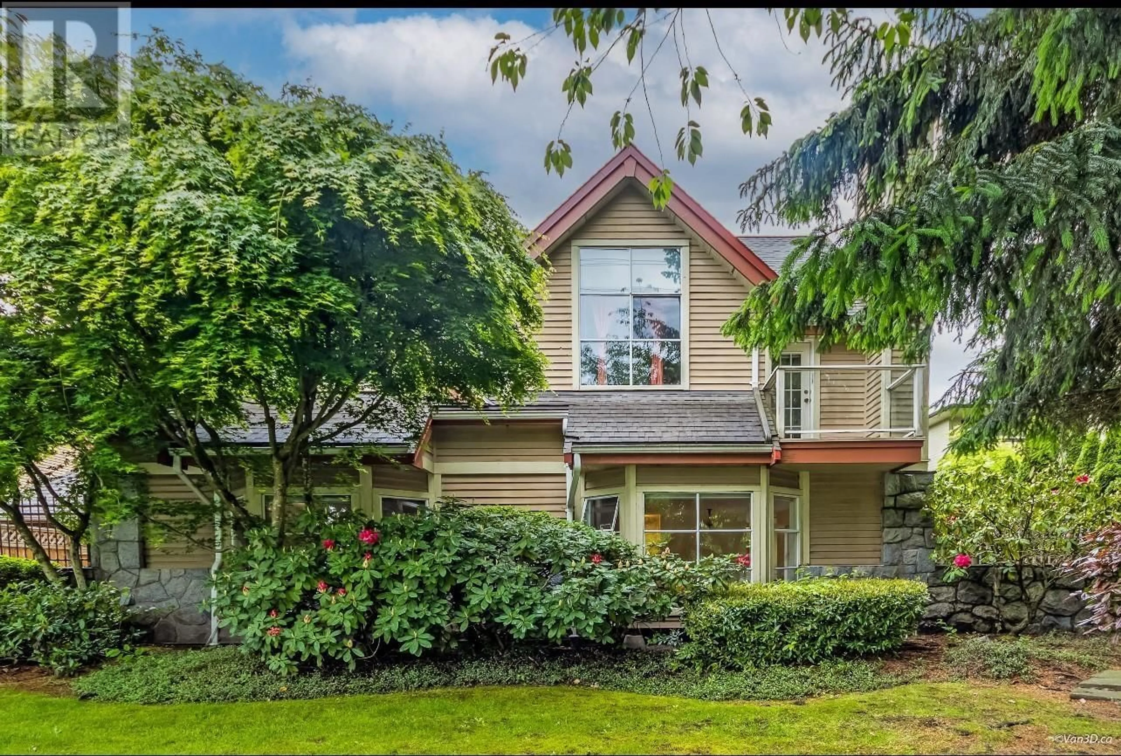 Home with vinyl exterior material, street for 11 - 5400 PATTERSON AVENUE, Burnaby British Columbia V5H2M5