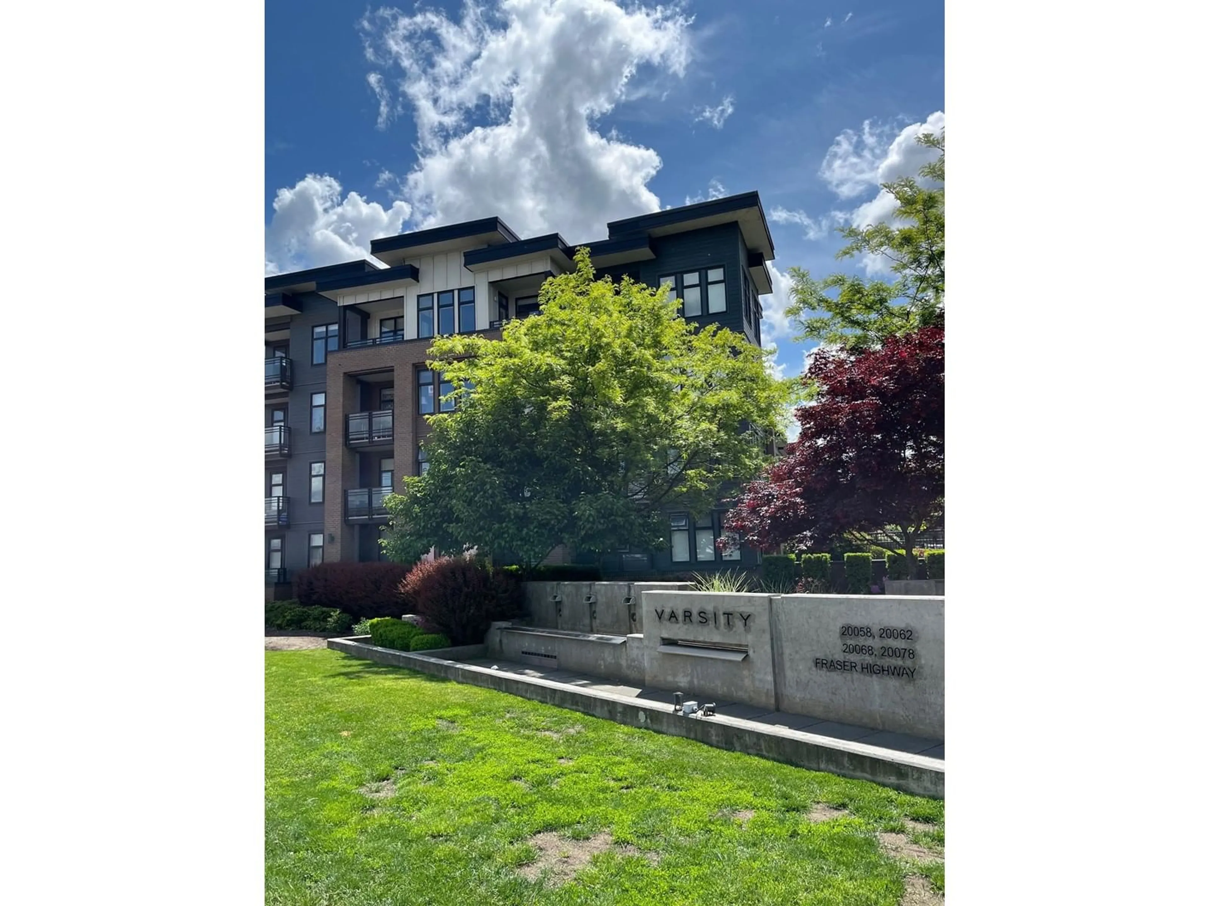 A pic from outside/outdoor area/front of a property/back of a property/a pic from drone, building for 214 - 20062 FRASER, Langley British Columbia V3A0E6