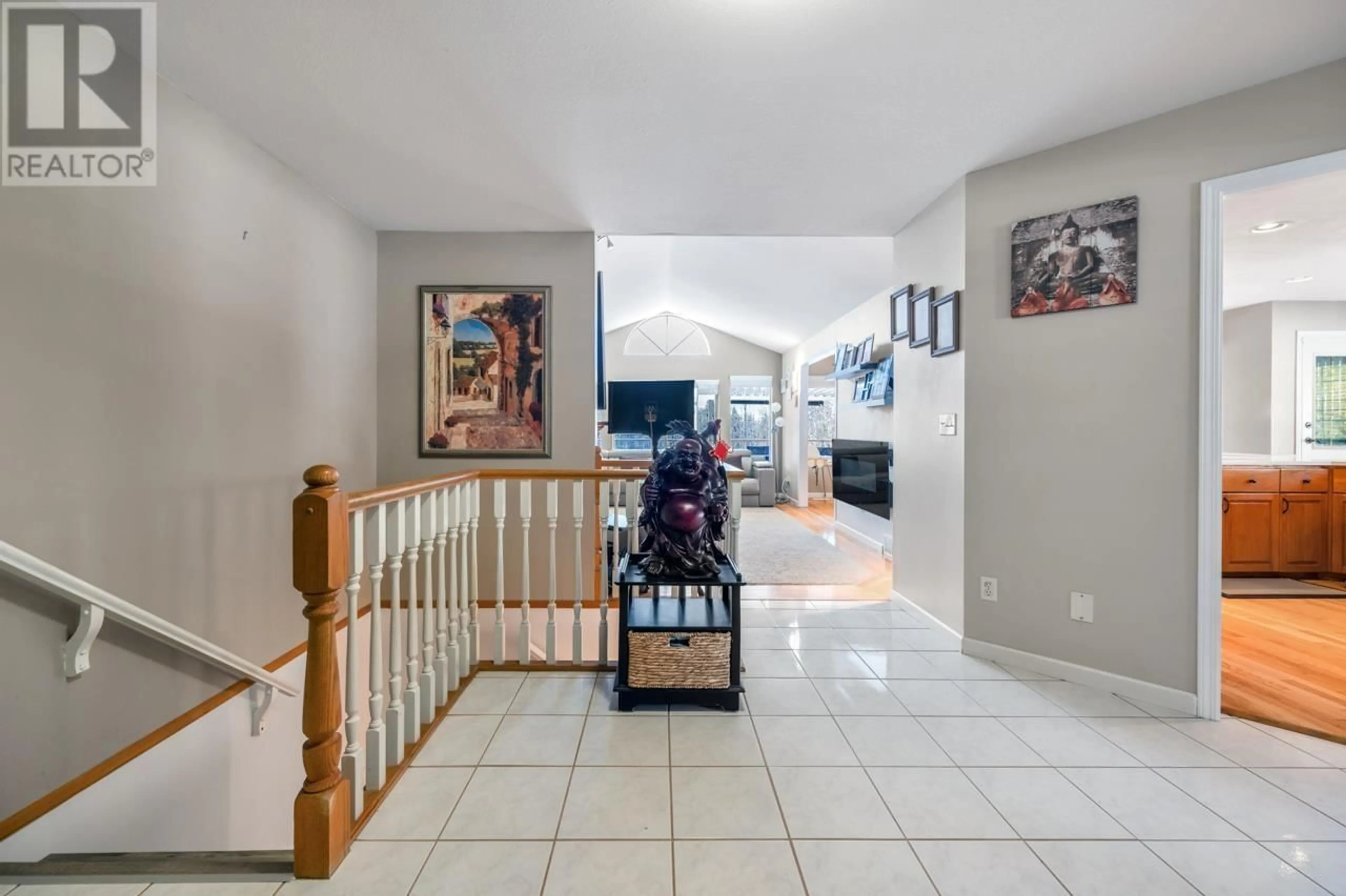 Indoor foyer for 12753 261 STREET, Maple Ridge British Columbia V2W1C3