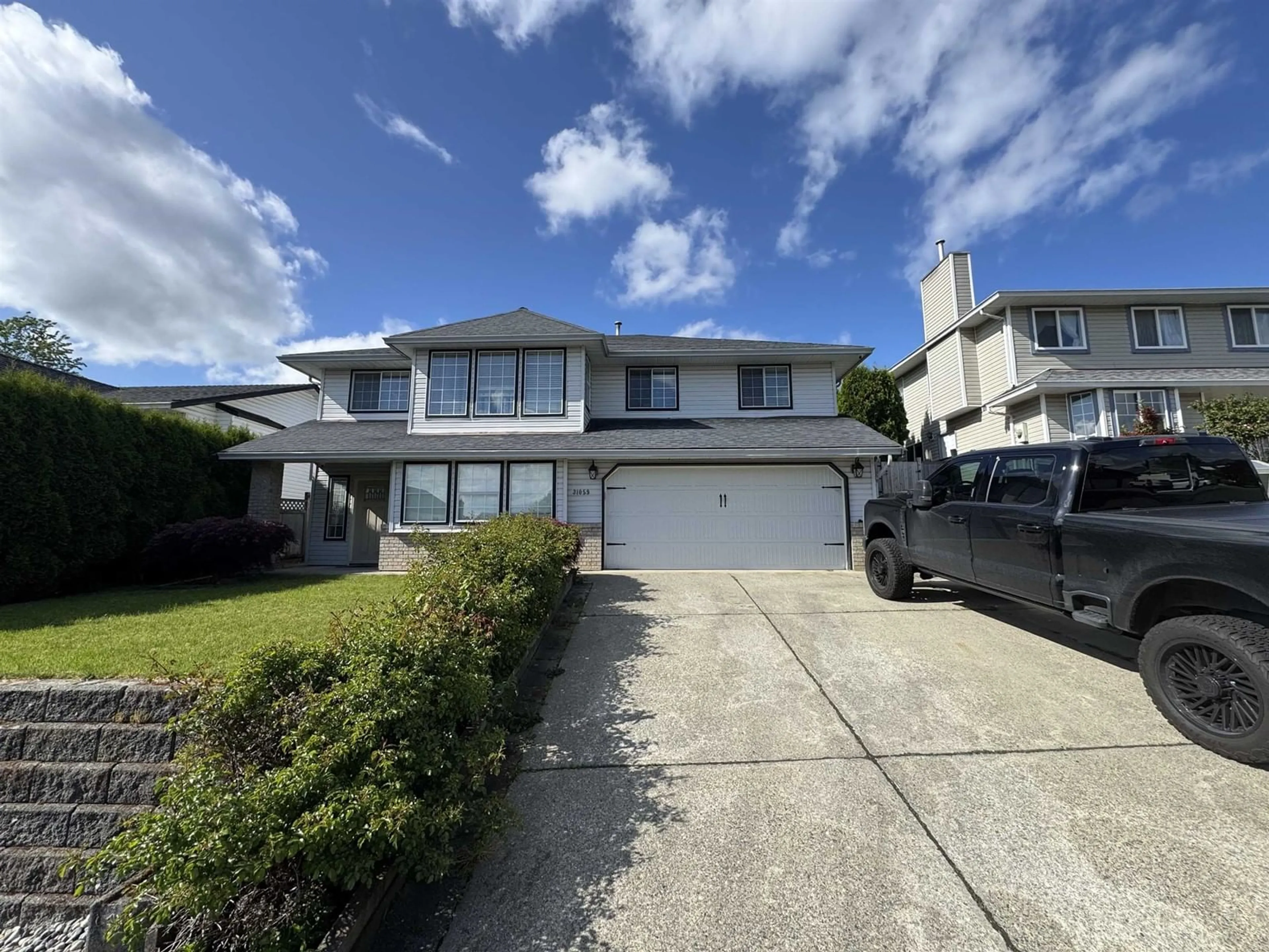 A pic from outside/outdoor area/front of a property/back of a property/a pic from drone, water/lake/river/ocean view for 31059 SOUTHERN, Abbotsford British Columbia V2T5K3