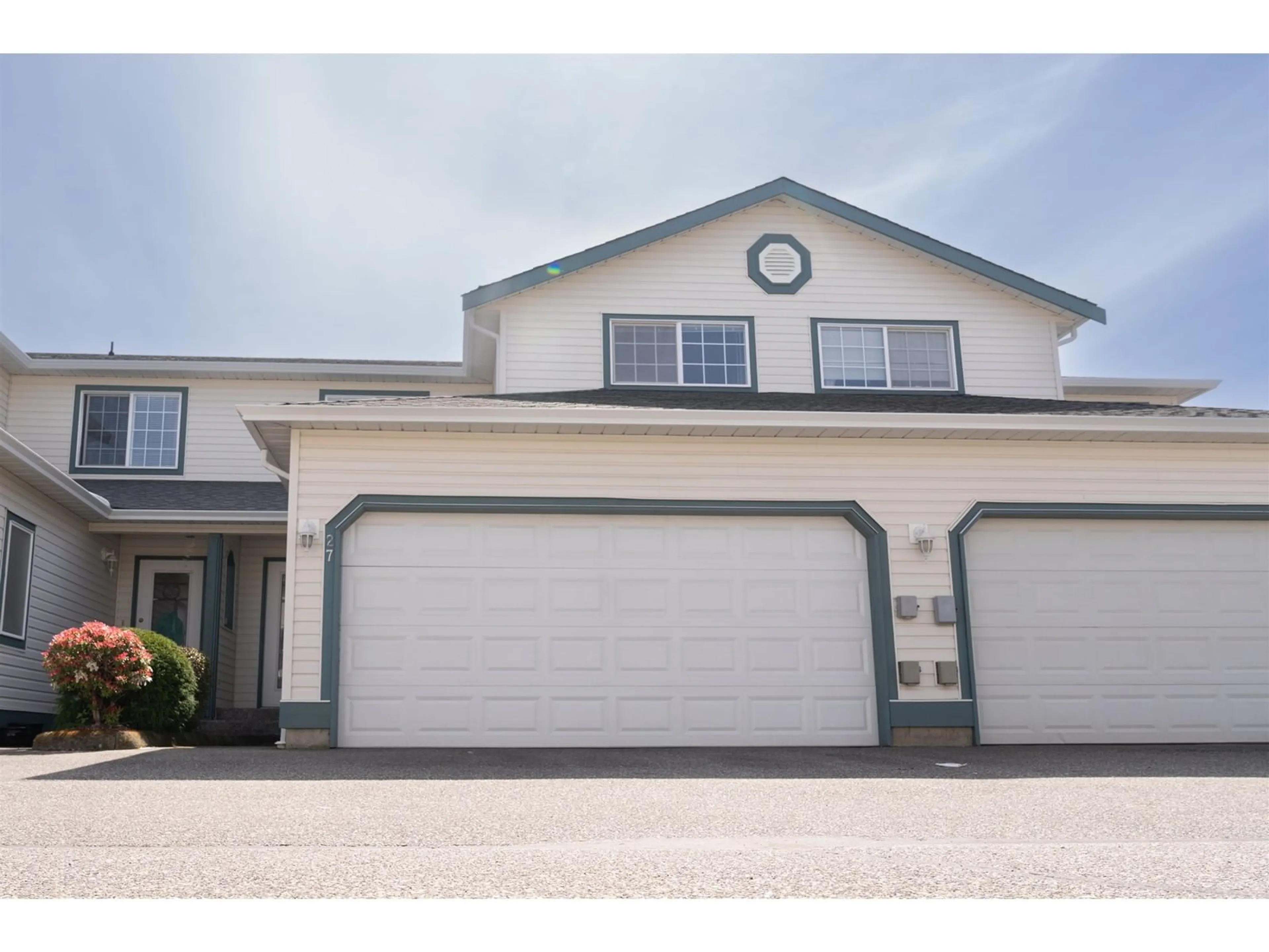 Indoor garage for 27 - 6434 VEDDER ROAD, Chilliwack British Columbia V2R3V7