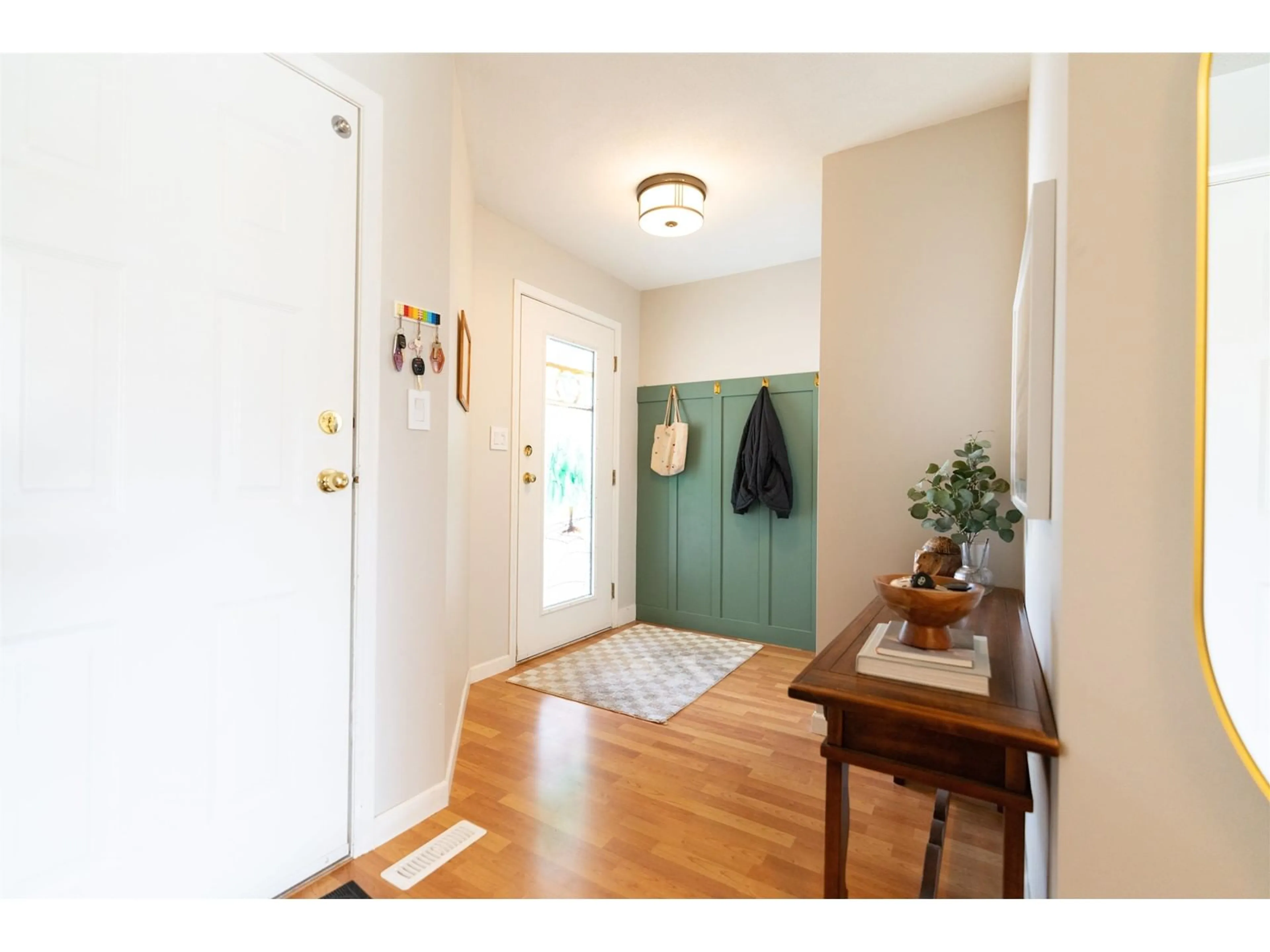 Indoor entryway for 27 - 6434 VEDDER ROAD, Chilliwack British Columbia V2R3V7