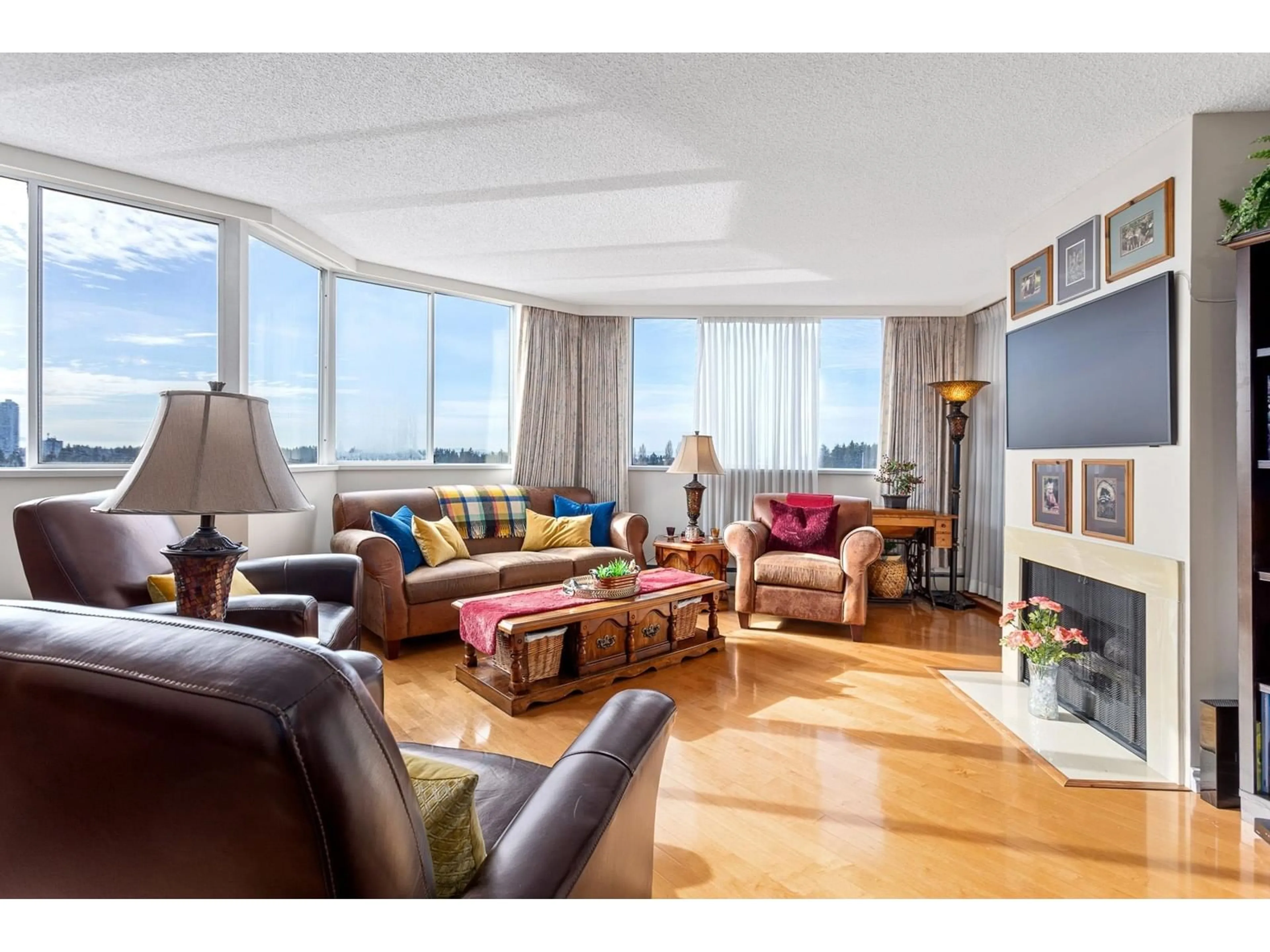 Living room with furniture, unknown for 1403 - 11881 88, Delta British Columbia V4C8A2