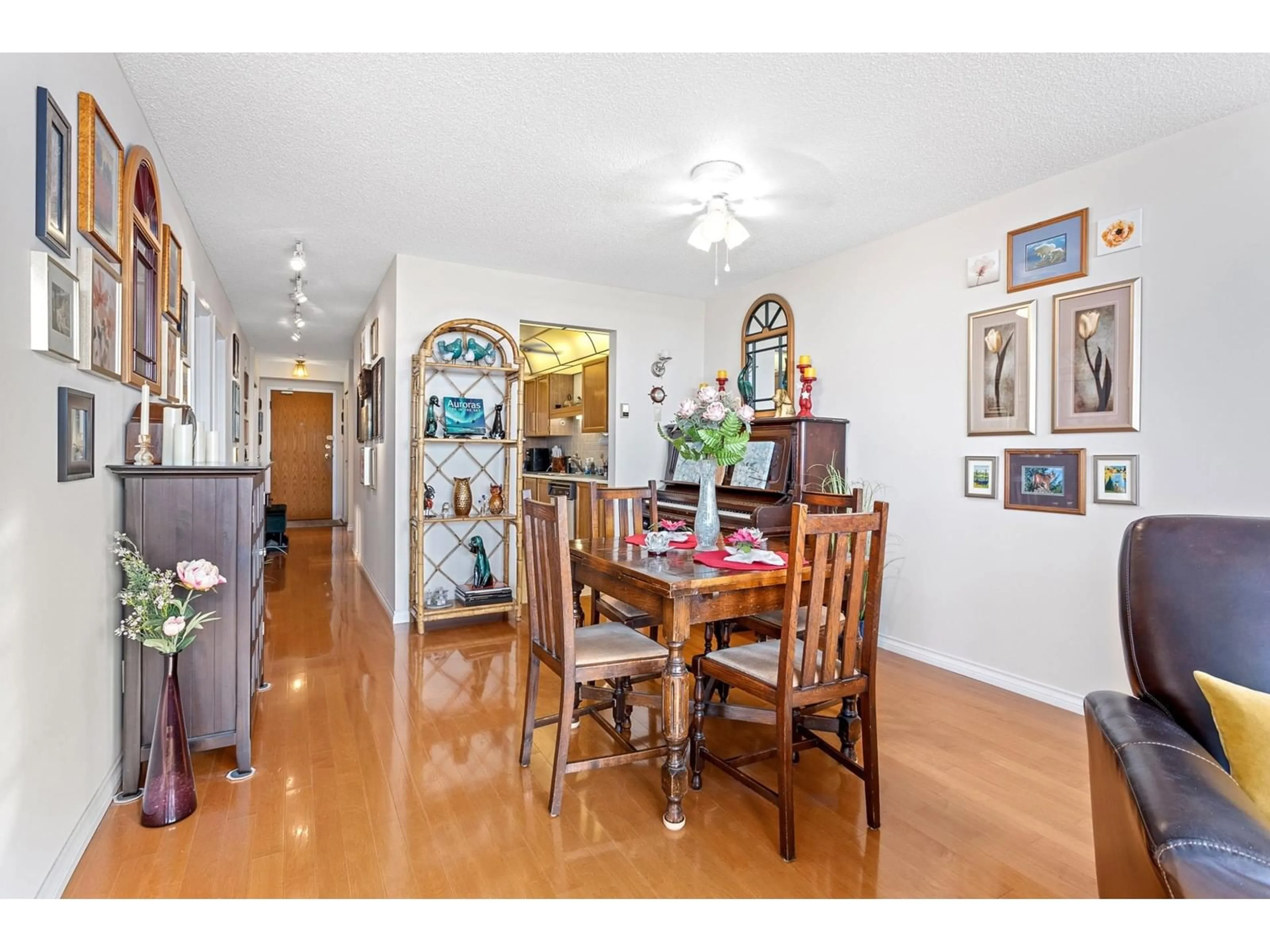 Dining room, wood/laminate floor for 1403 - 11881 88, Delta British Columbia V4C8A2