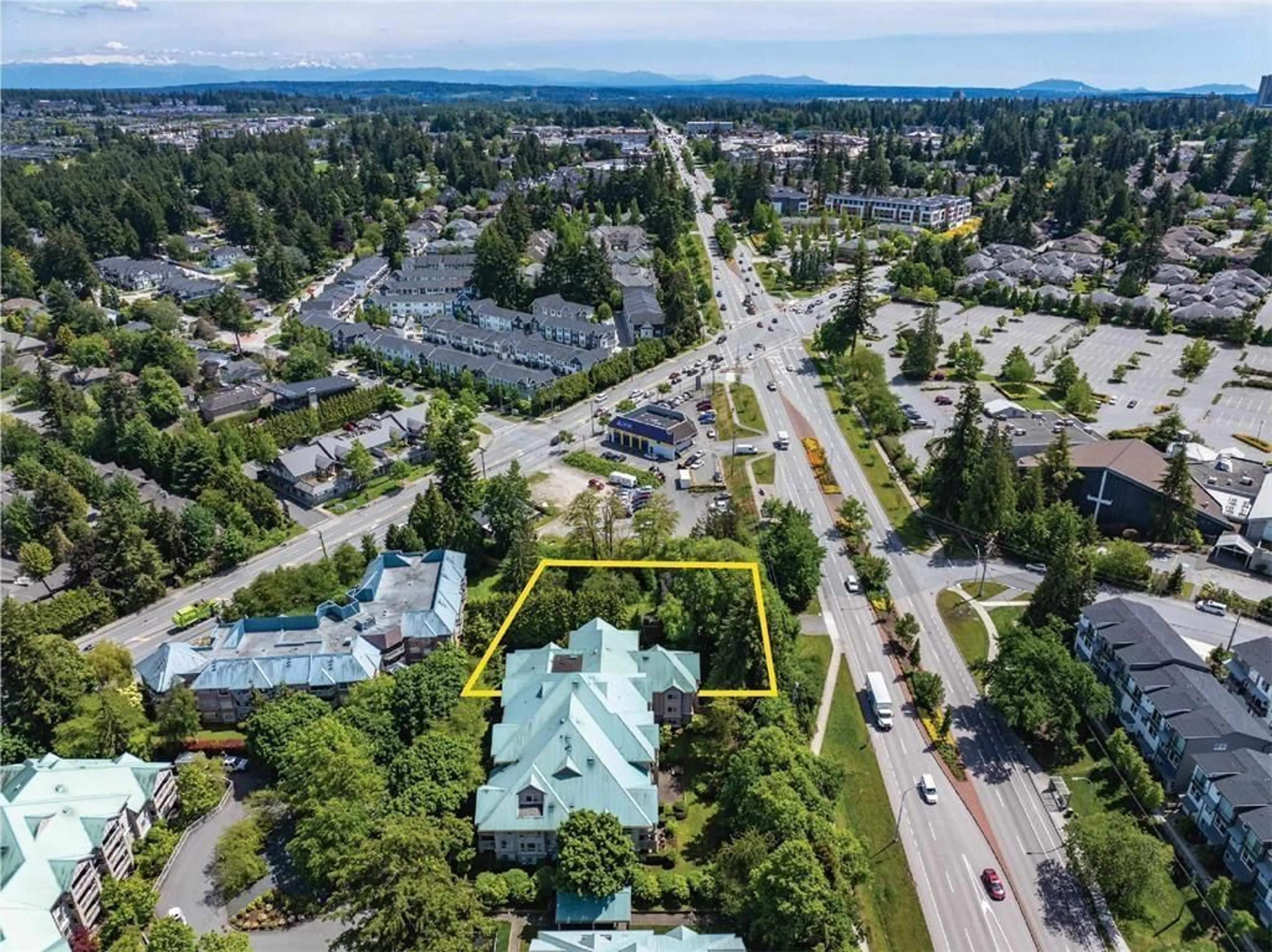 A pic from outside/outdoor area/front of a property/back of a property/a pic from drone, unknown for 2812 KING GEORGE, Surrey British Columbia V4P1A2
