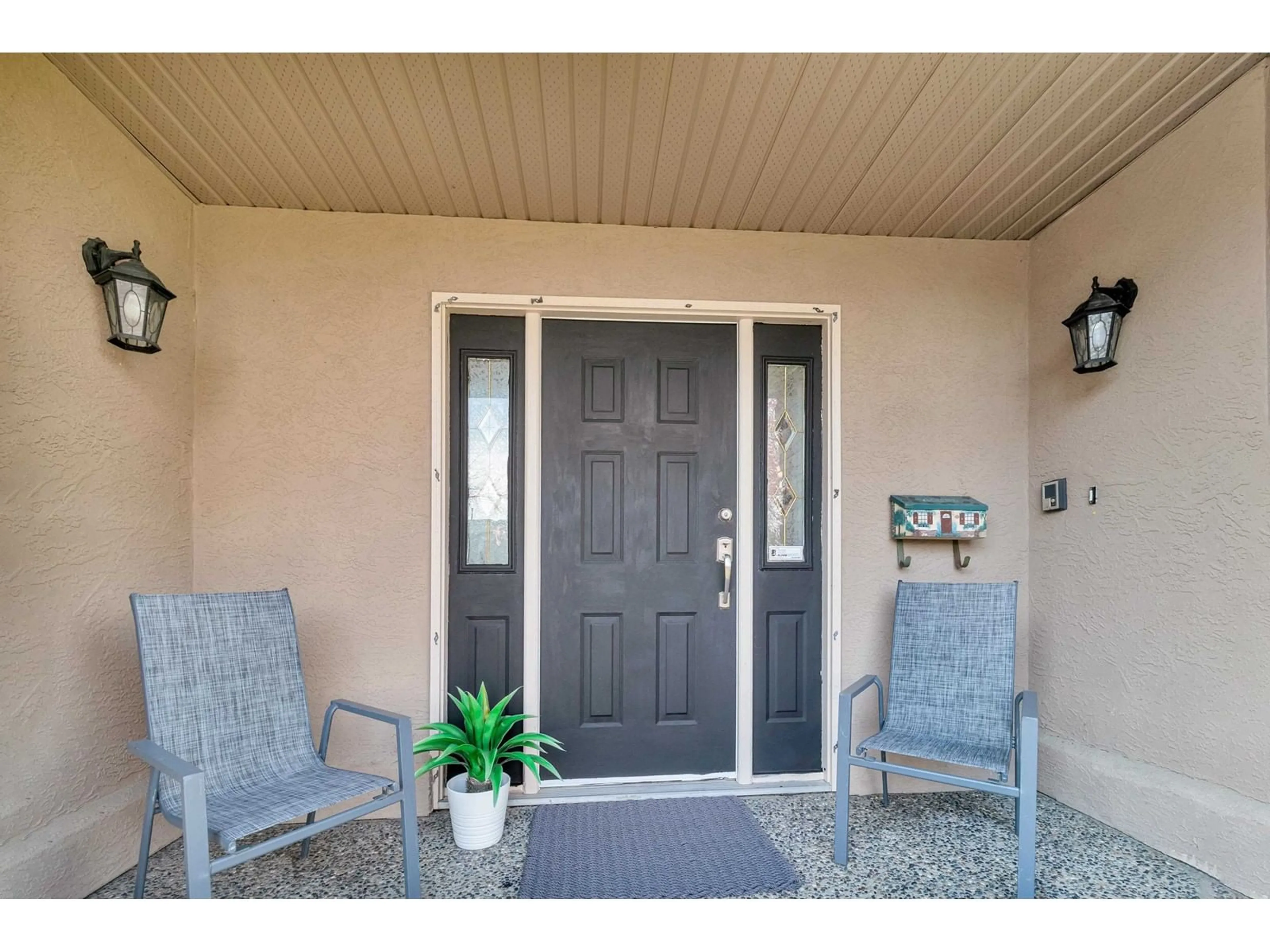 Indoor entryway for 35907 REGAL, Abbotsford British Columbia V3G1L3