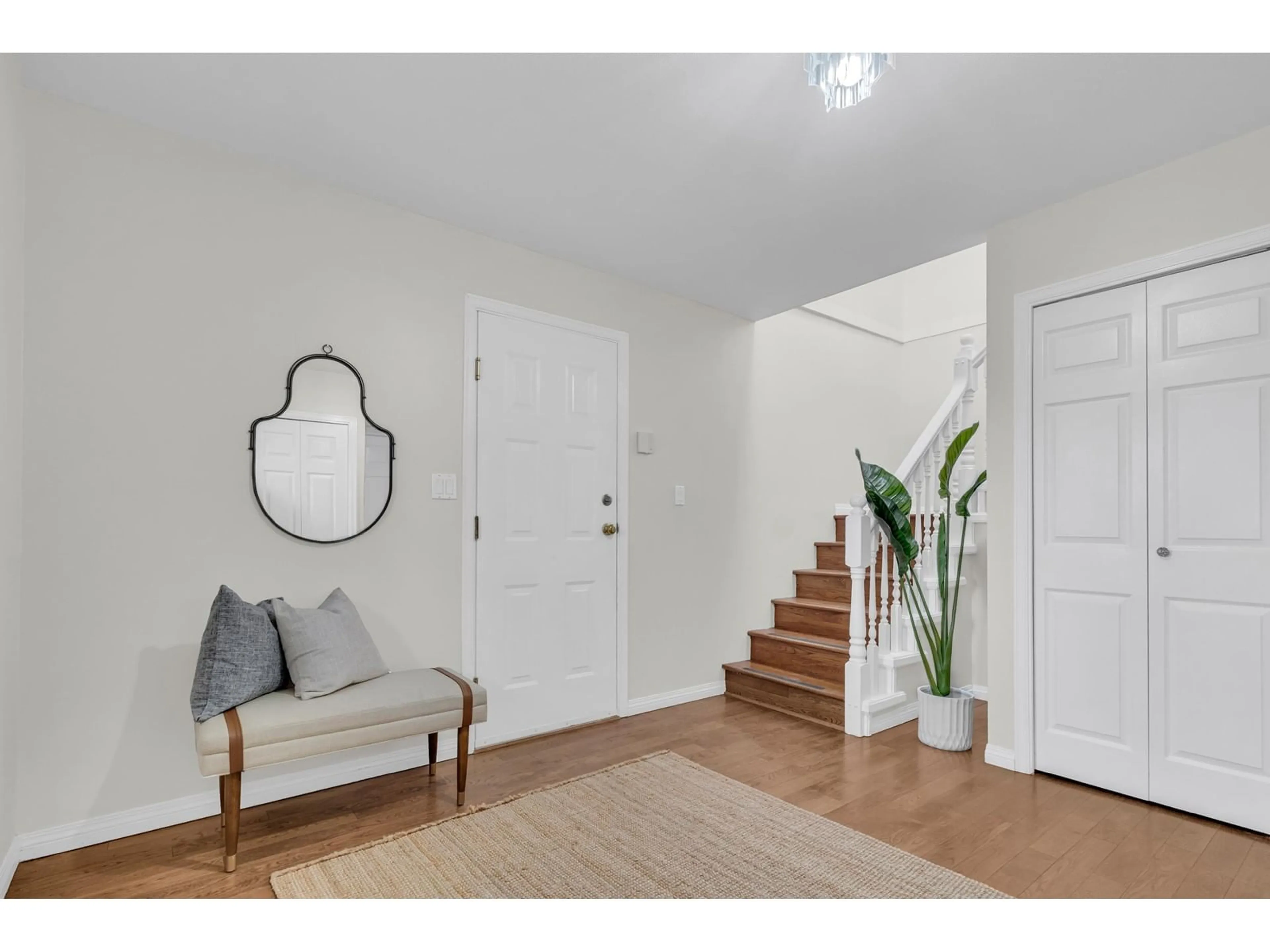 Indoor entryway for 35907 REGAL, Abbotsford British Columbia V3G1L3