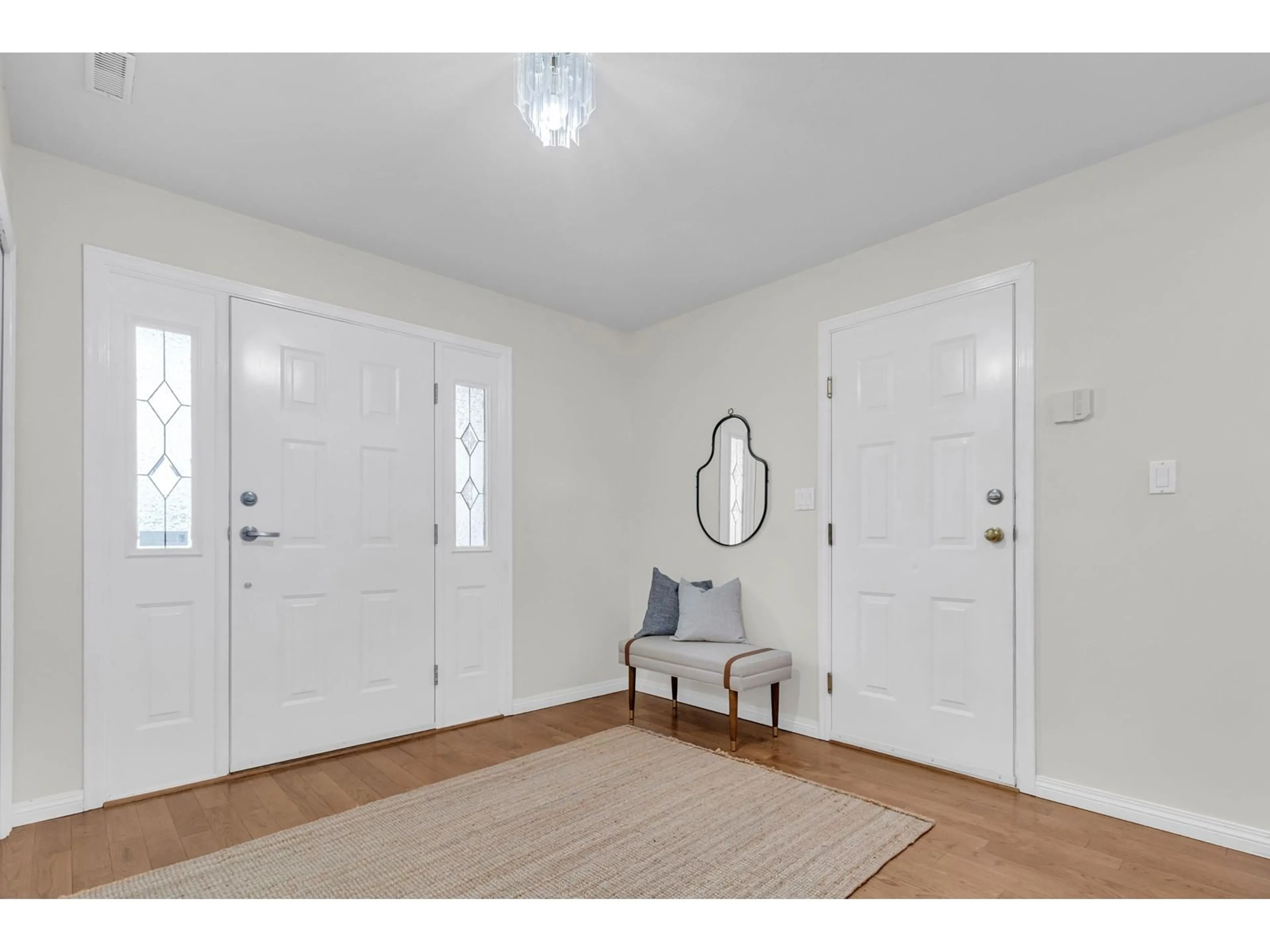 Indoor entryway for 35907 REGAL, Abbotsford British Columbia V3G1L3