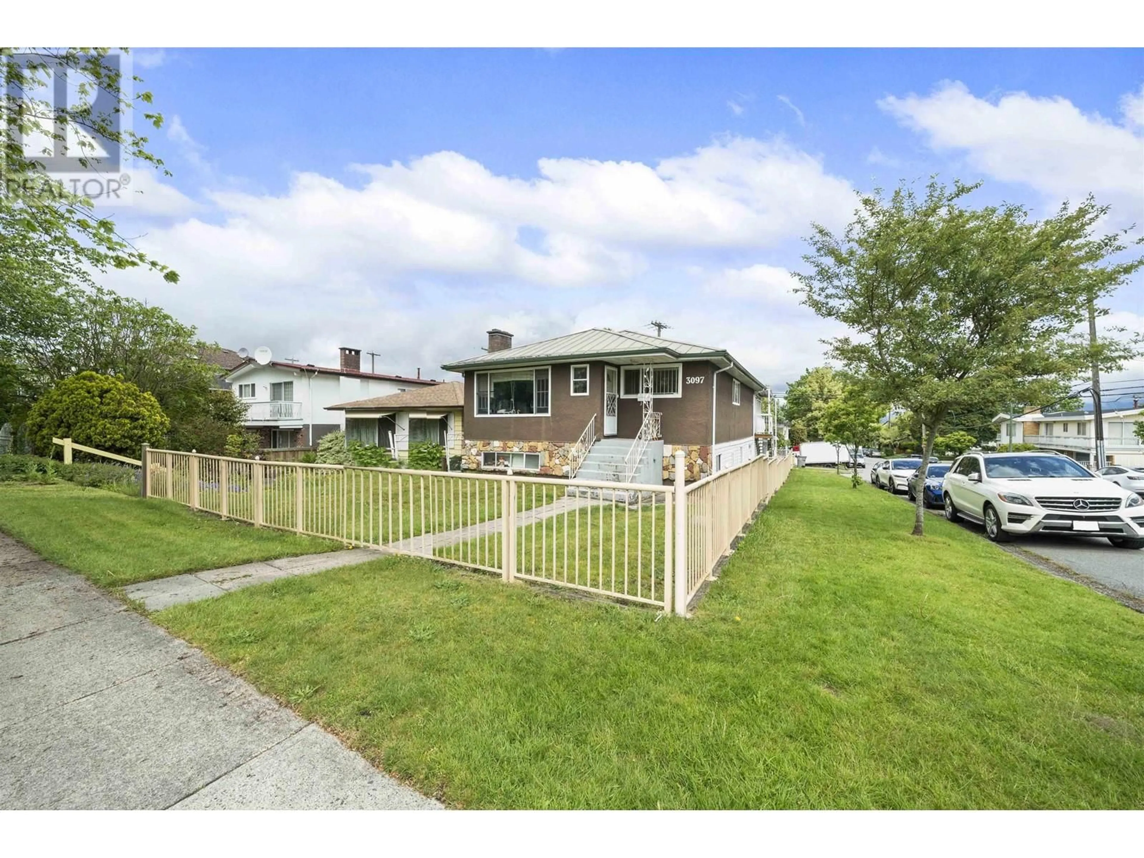 A pic from outside/outdoor area/front of a property/back of a property/a pic from drone, street for 3097 E 22ND AVENUE, Vancouver British Columbia V5M2Y5